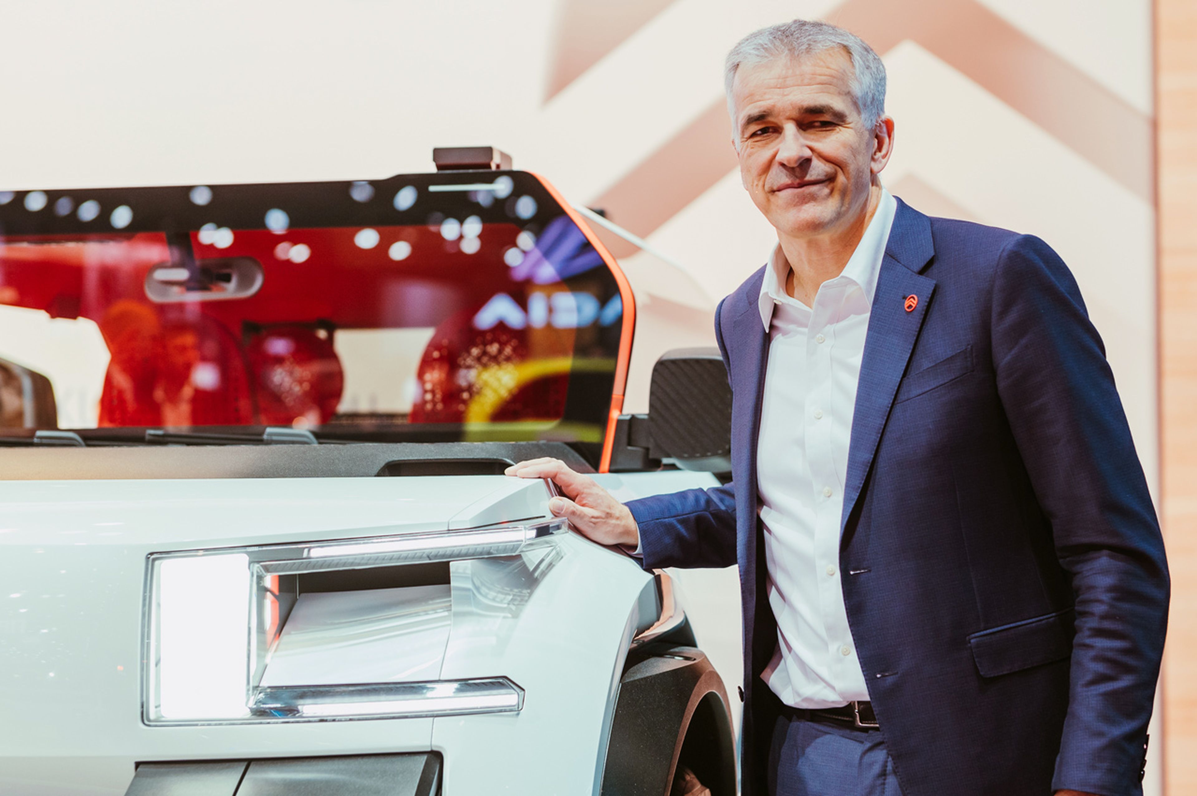 Cobée en el Salón de Bruselas de 2023 junto al Citroën All-E, un concepto que anticipa ideas de futuros modelos de la marca,