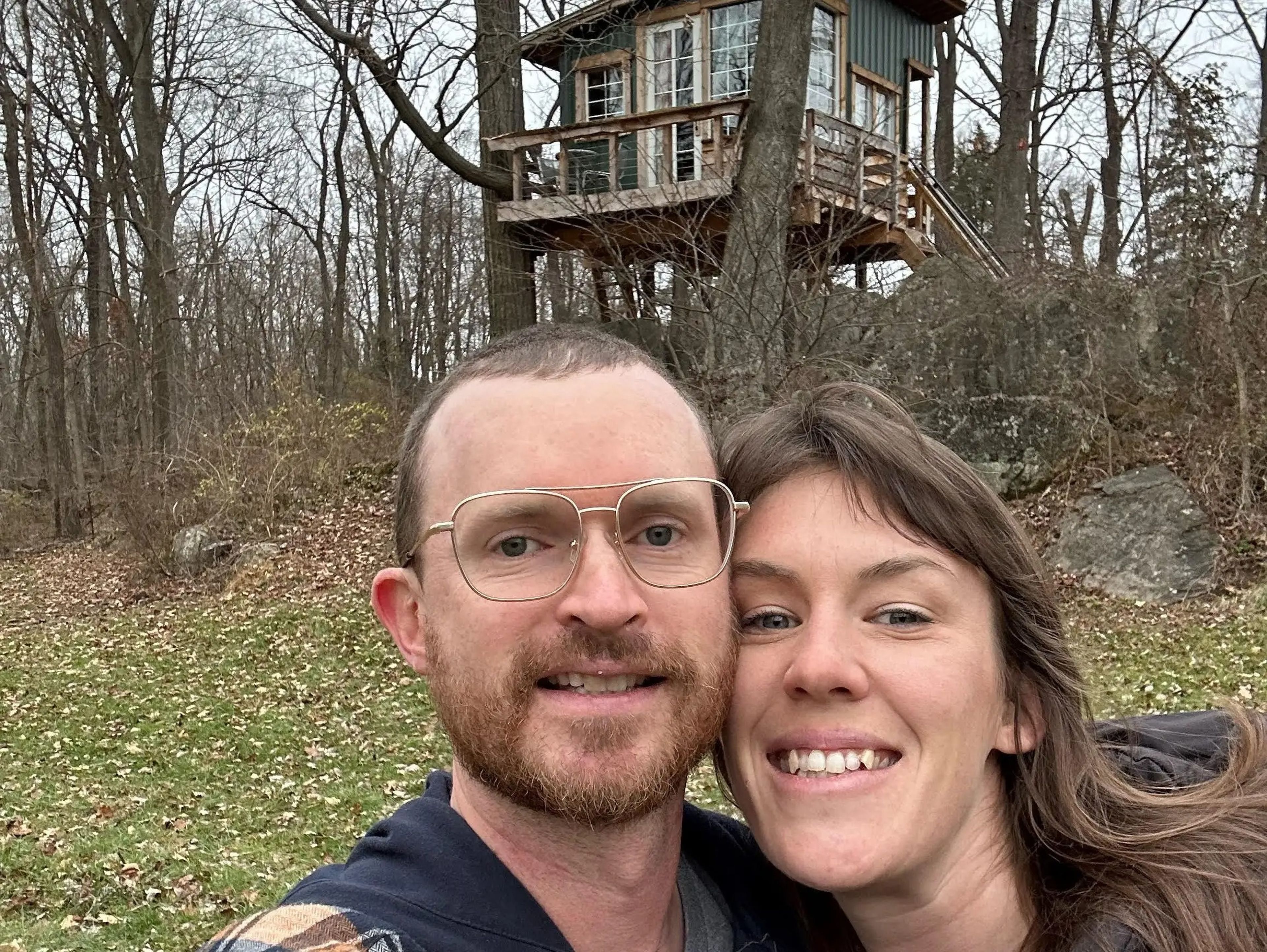 Will Sutherland and Sabrina Hartley in front of their treehouse Airbnb