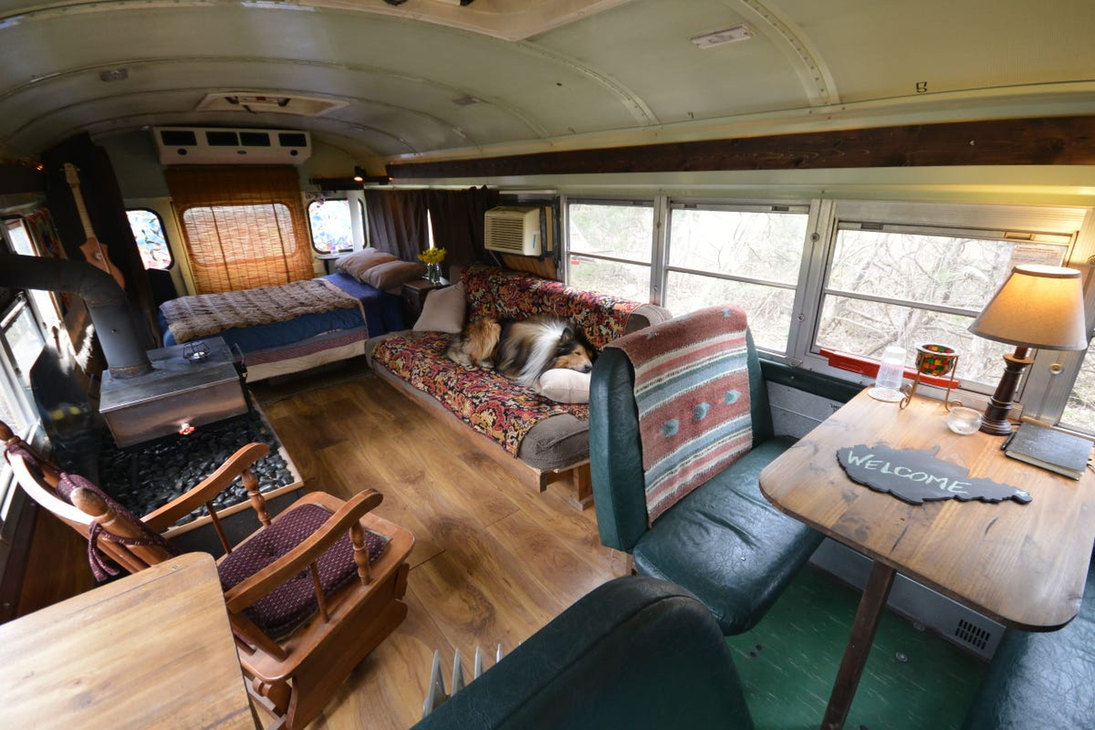 Autobús escolar convertido en Airbnb 