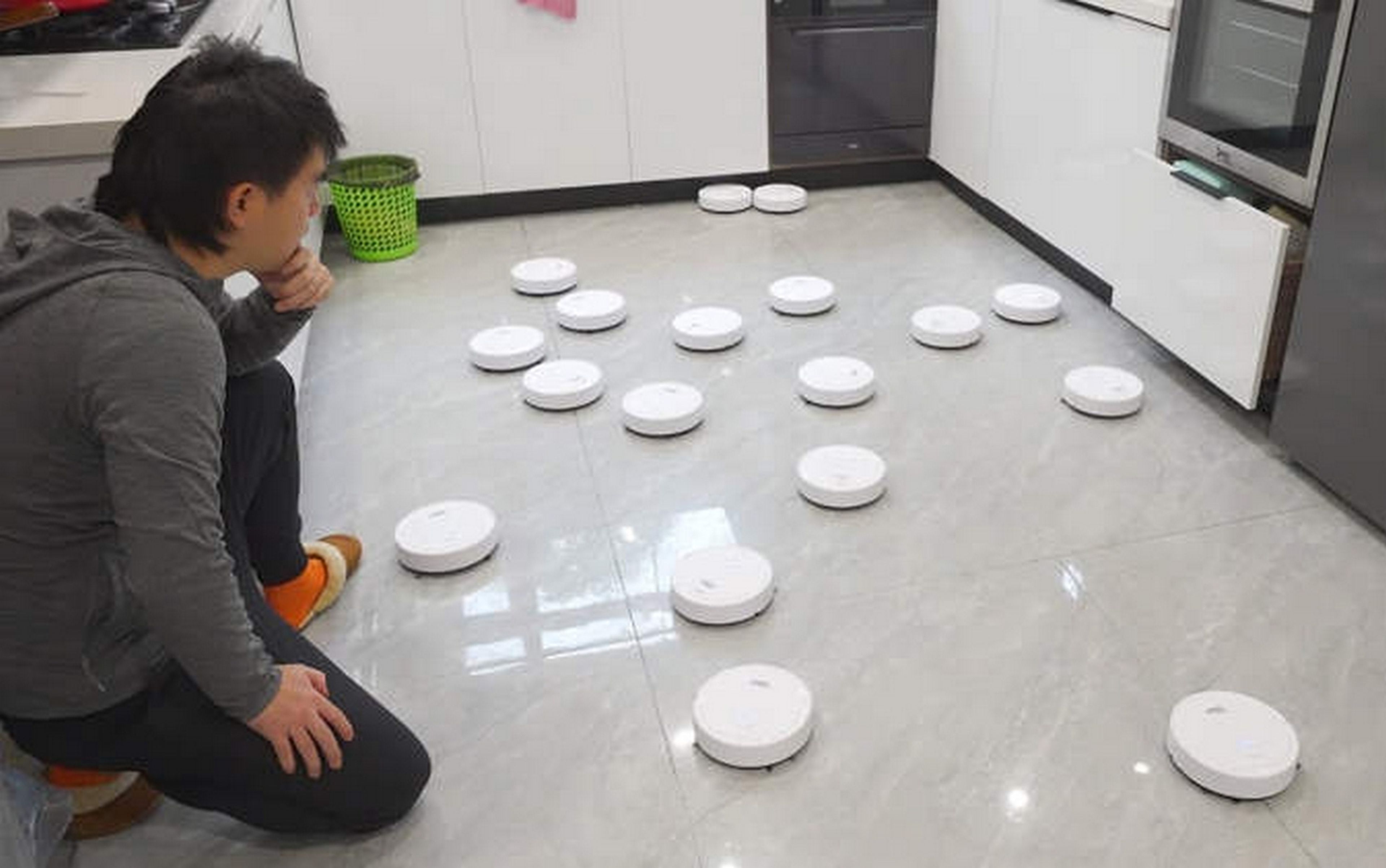 Compra en una tienda china 20 robots de limpieza por 75 euros, y enseguida descubre por qué son tan baratos