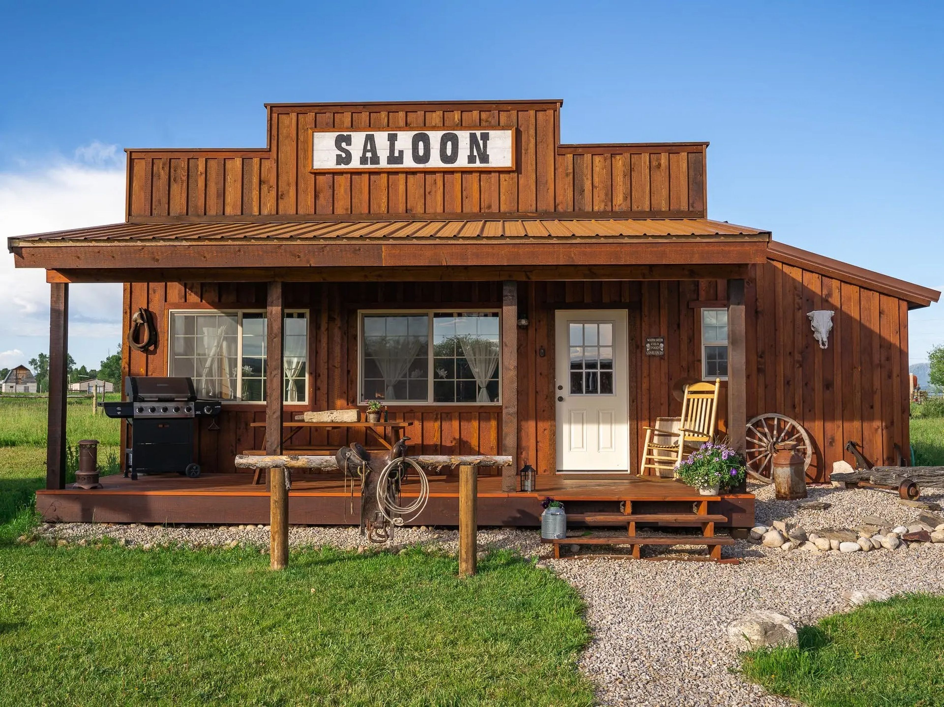 An image of the Western saloon during the day.