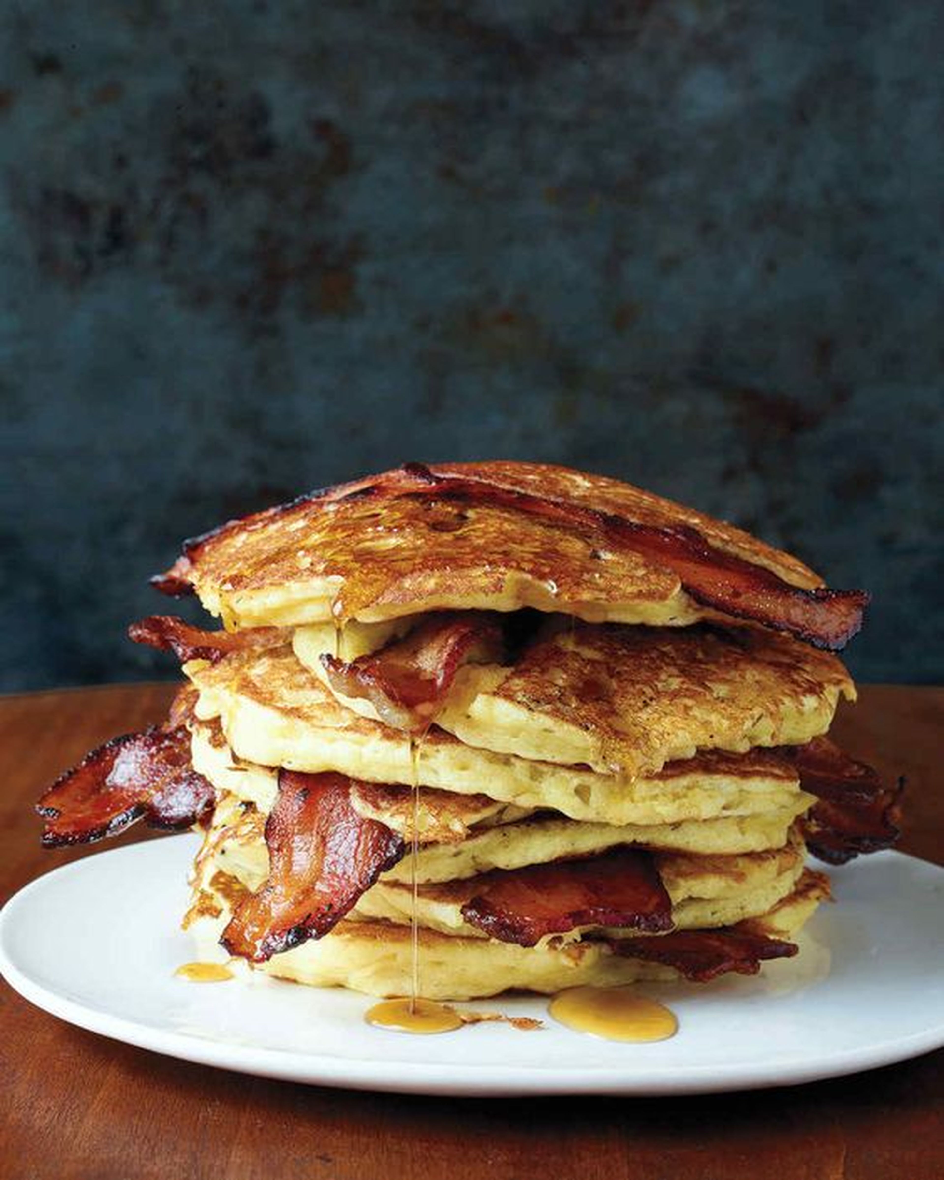 mapple sirup and bacon pancakes