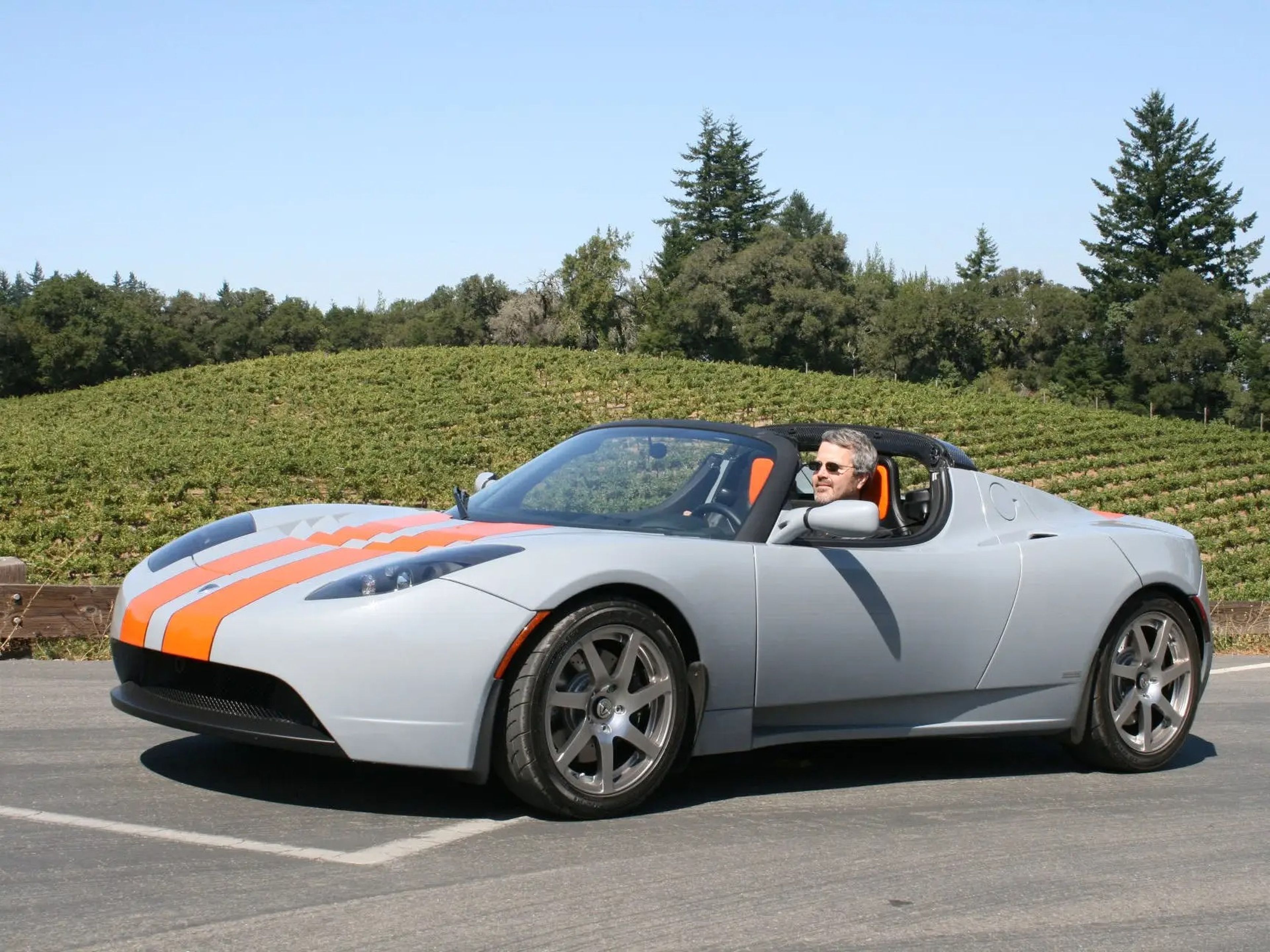 Eberhard afirma que posee 2 Tesla Roadster, incluido el segundo Roadster fabricado.