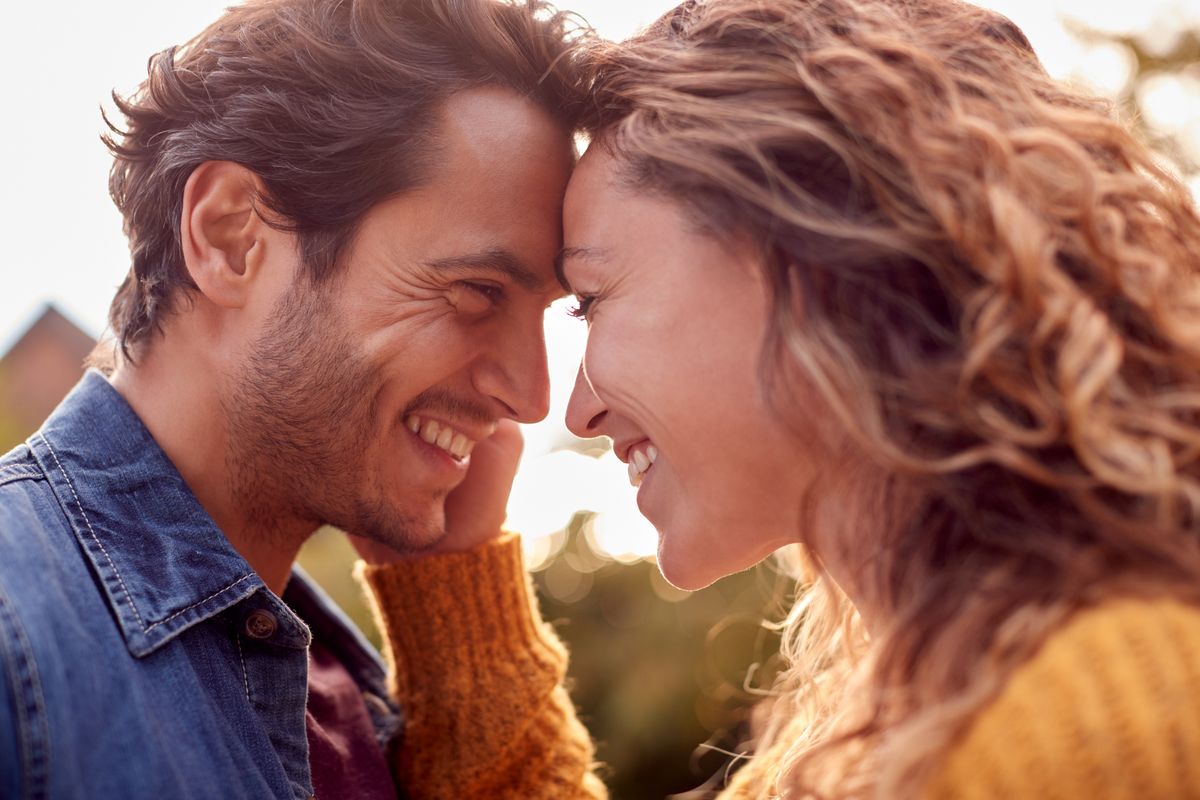 pareja-mirandose-ojos-2950092.jpg?tf=1200x