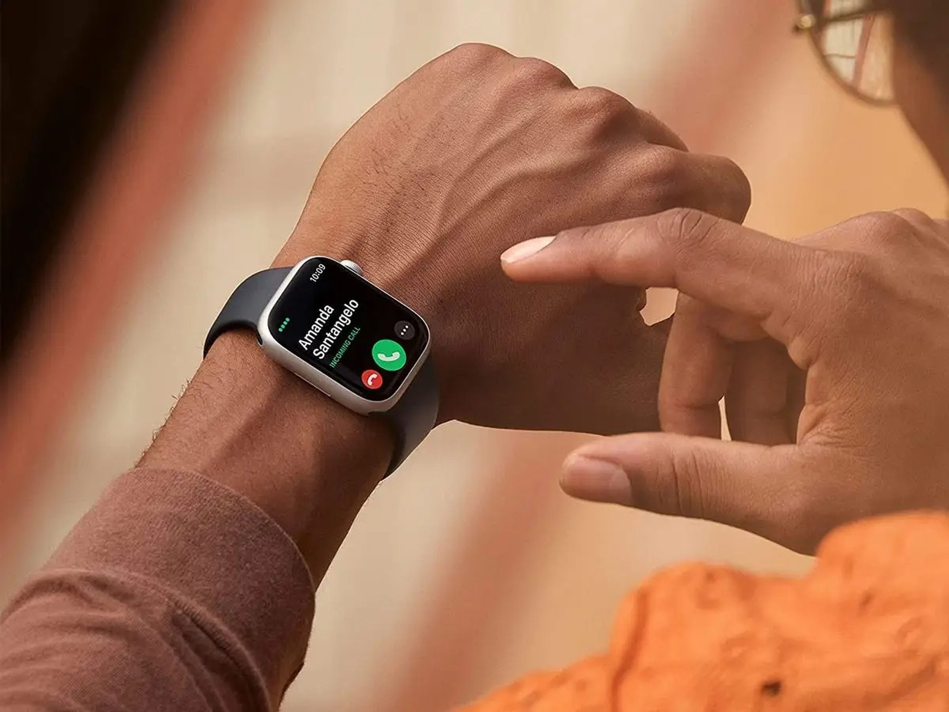 Person answering a call while wearing the Apple watch series 8