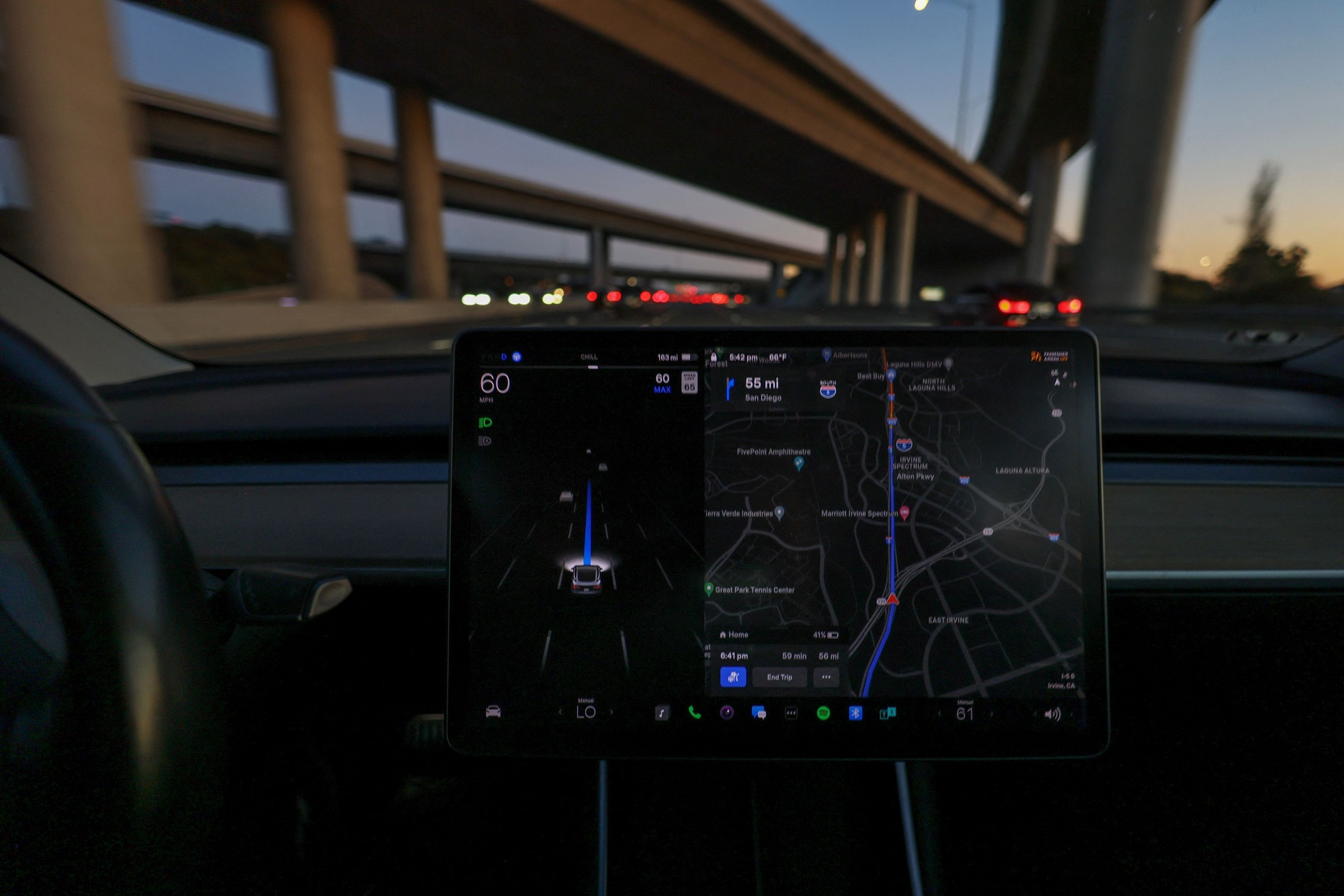 Un Tesla Model 3 equipado con el software Full Self Driving.