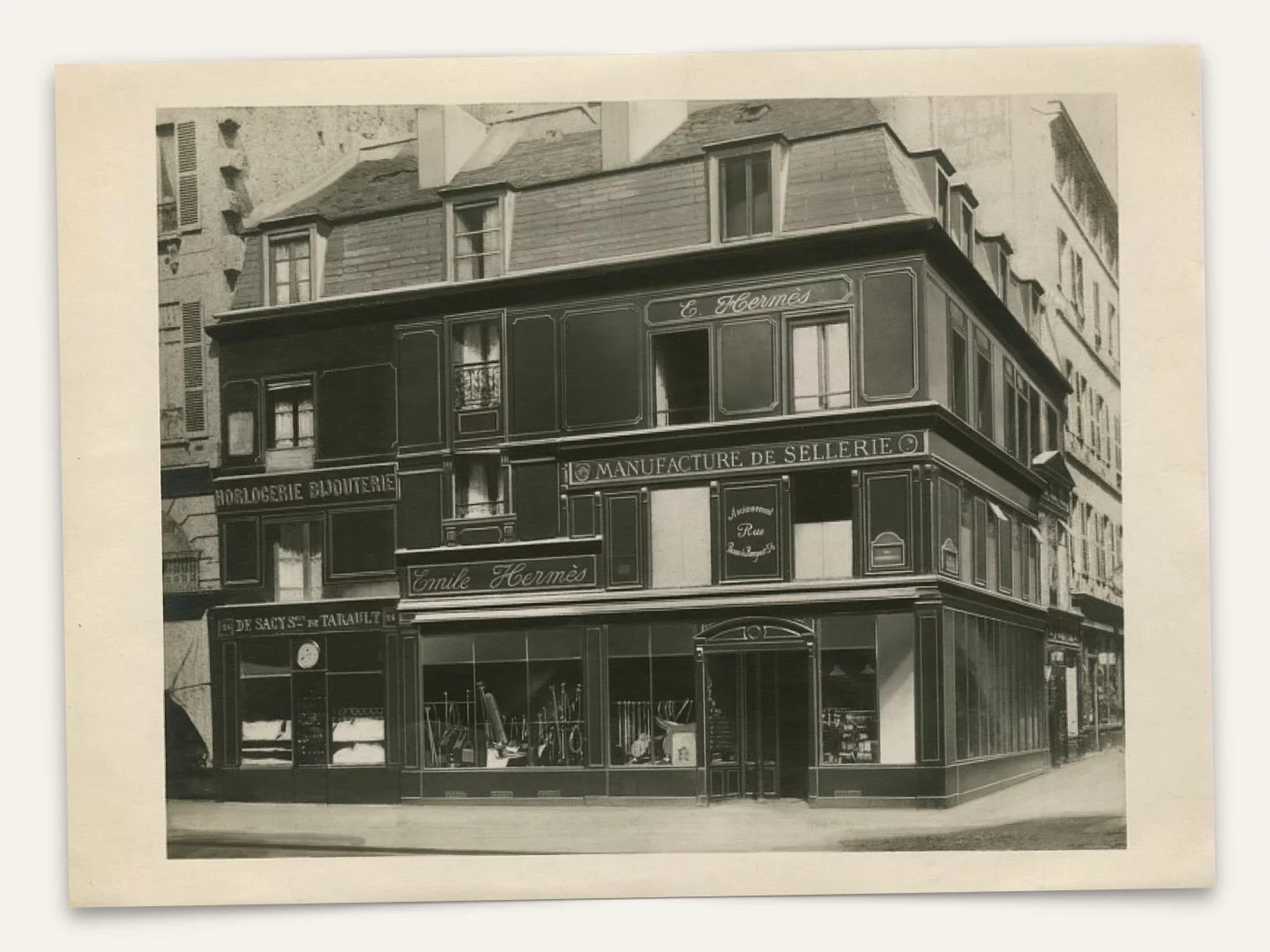 Primera tienda-fábrica de Hermès en 1880.