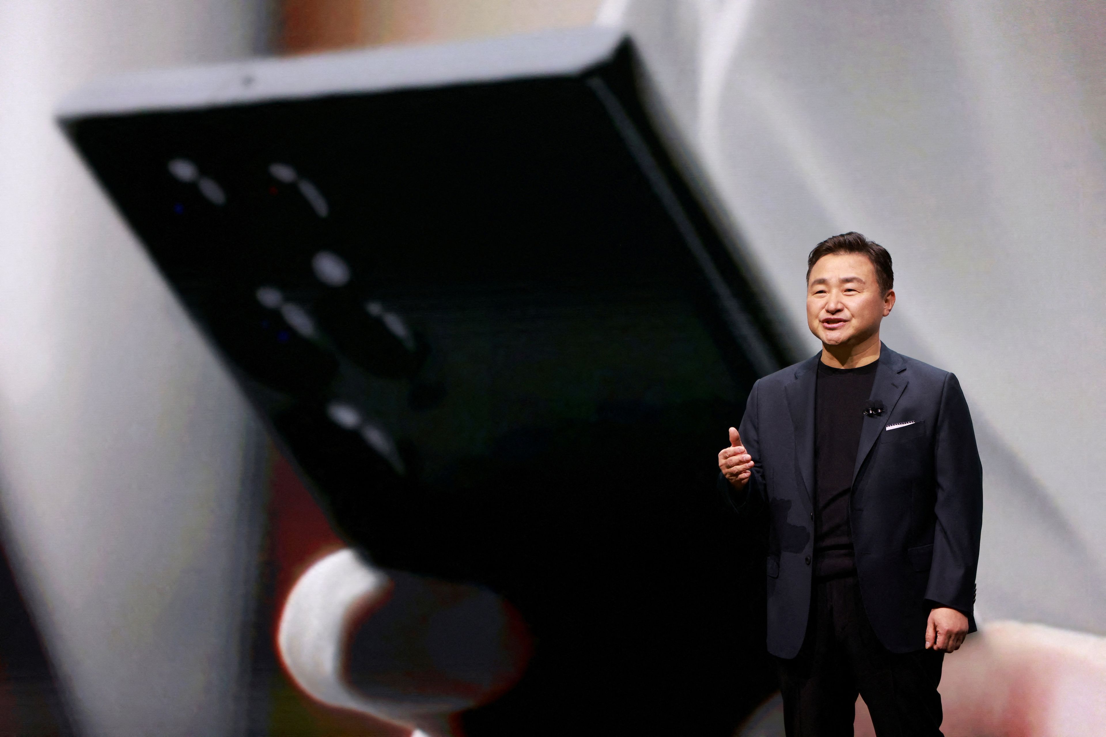 TM Roh, presidente de la división de móviles de Samsung, anuncia la serie Galaxy S23.