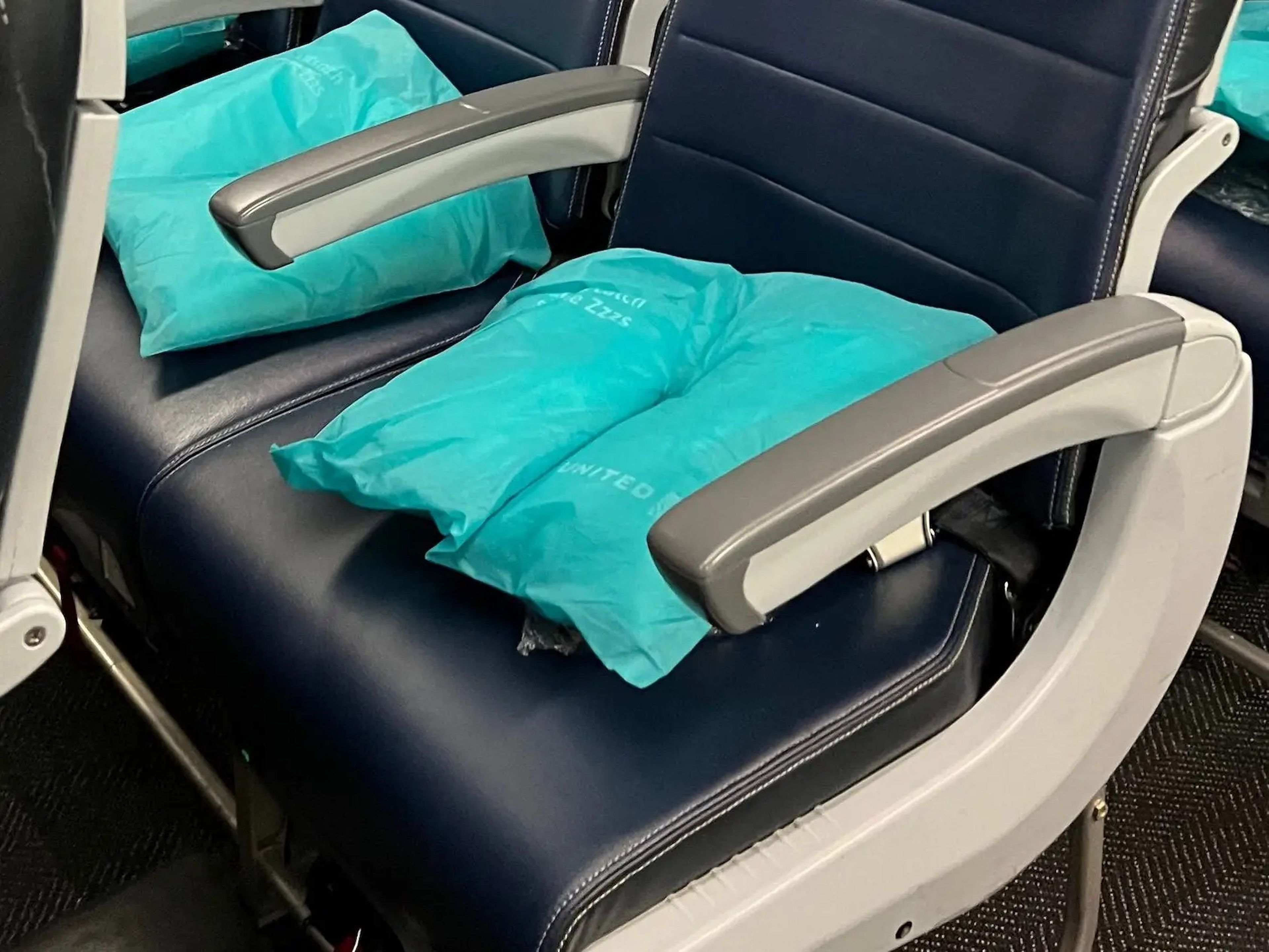 Las almohadas en el 767 de United.