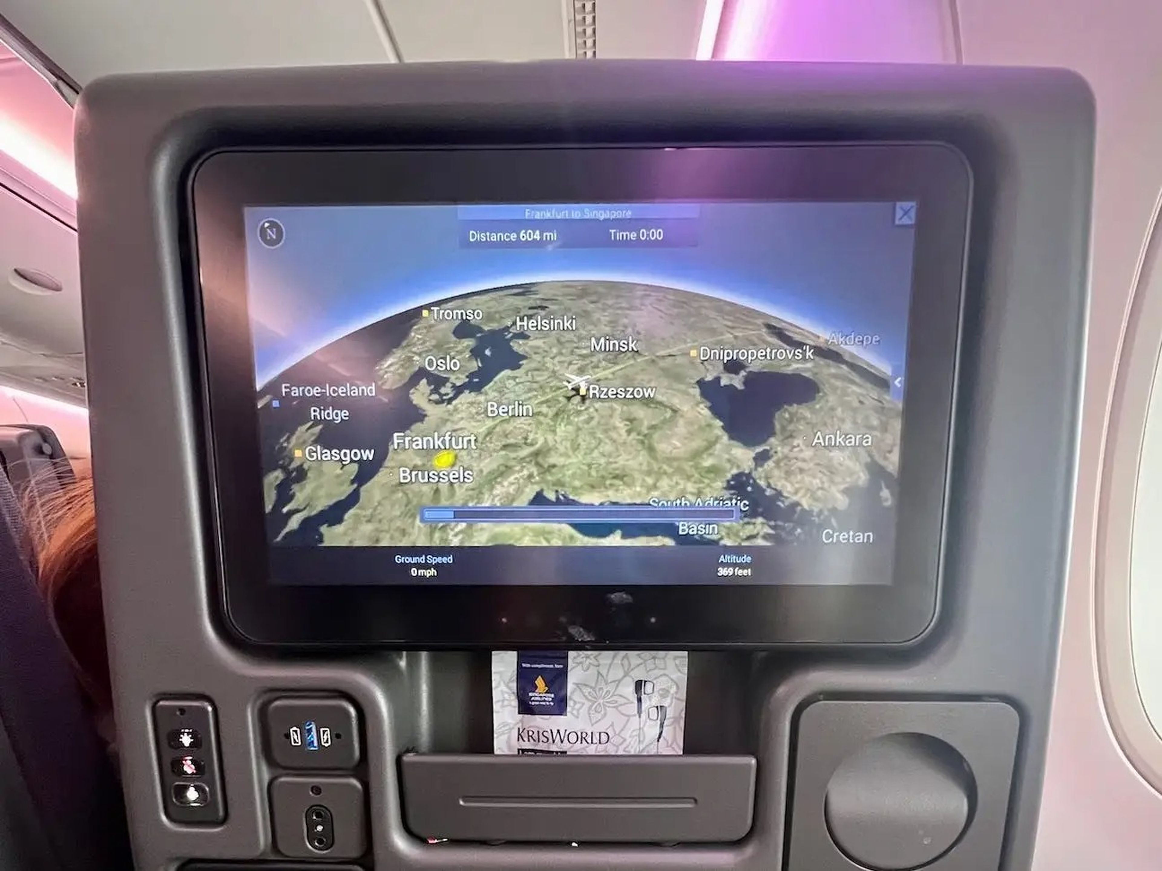La ruta de vuelo mostrada en la pantalla de entretenimiento a bordo en clase económica.