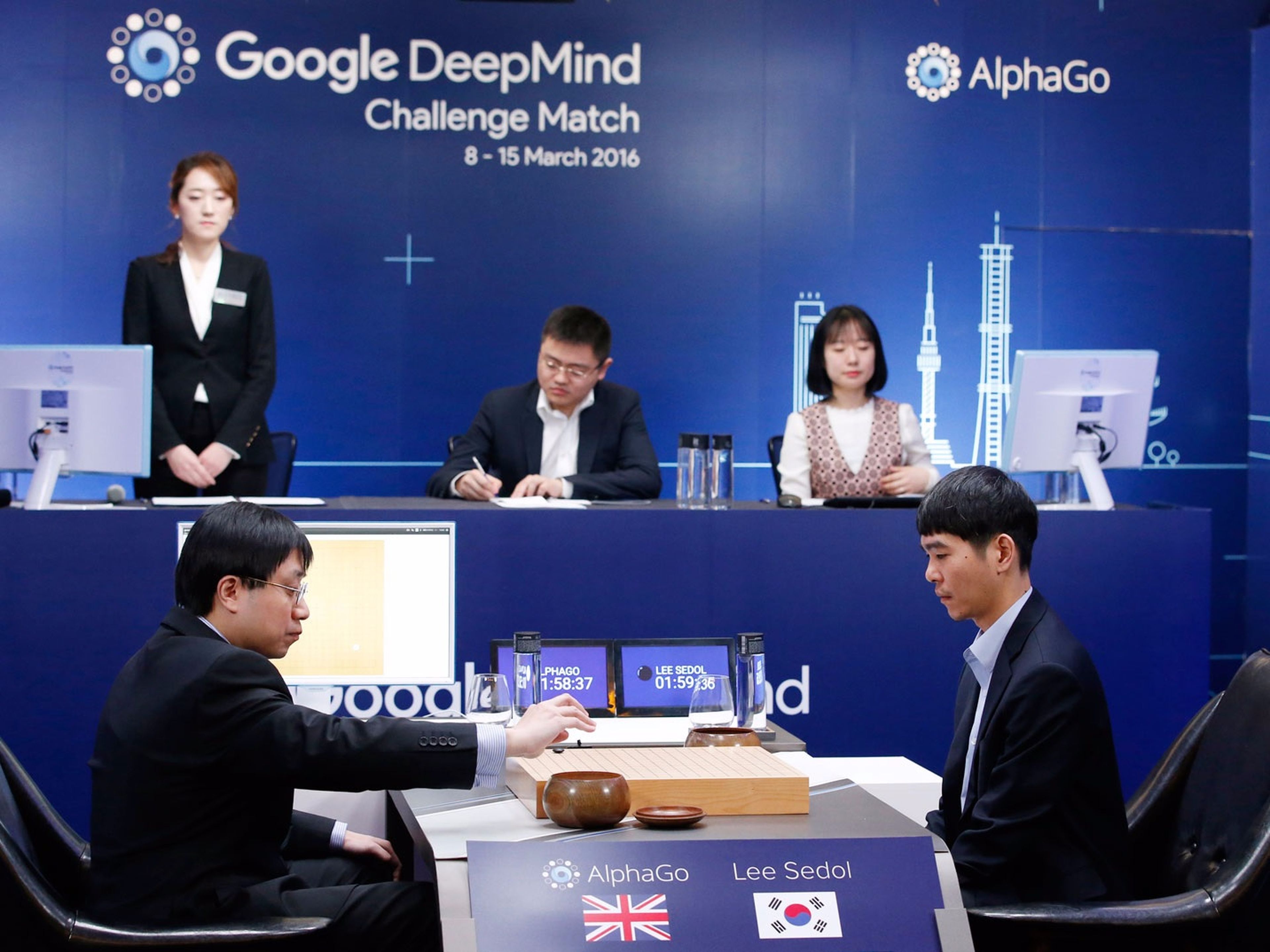 En 2016, el sistema de inteligencia artificial de DeepMind venció a un jugador de talla mundial en el juego de mesa Go.