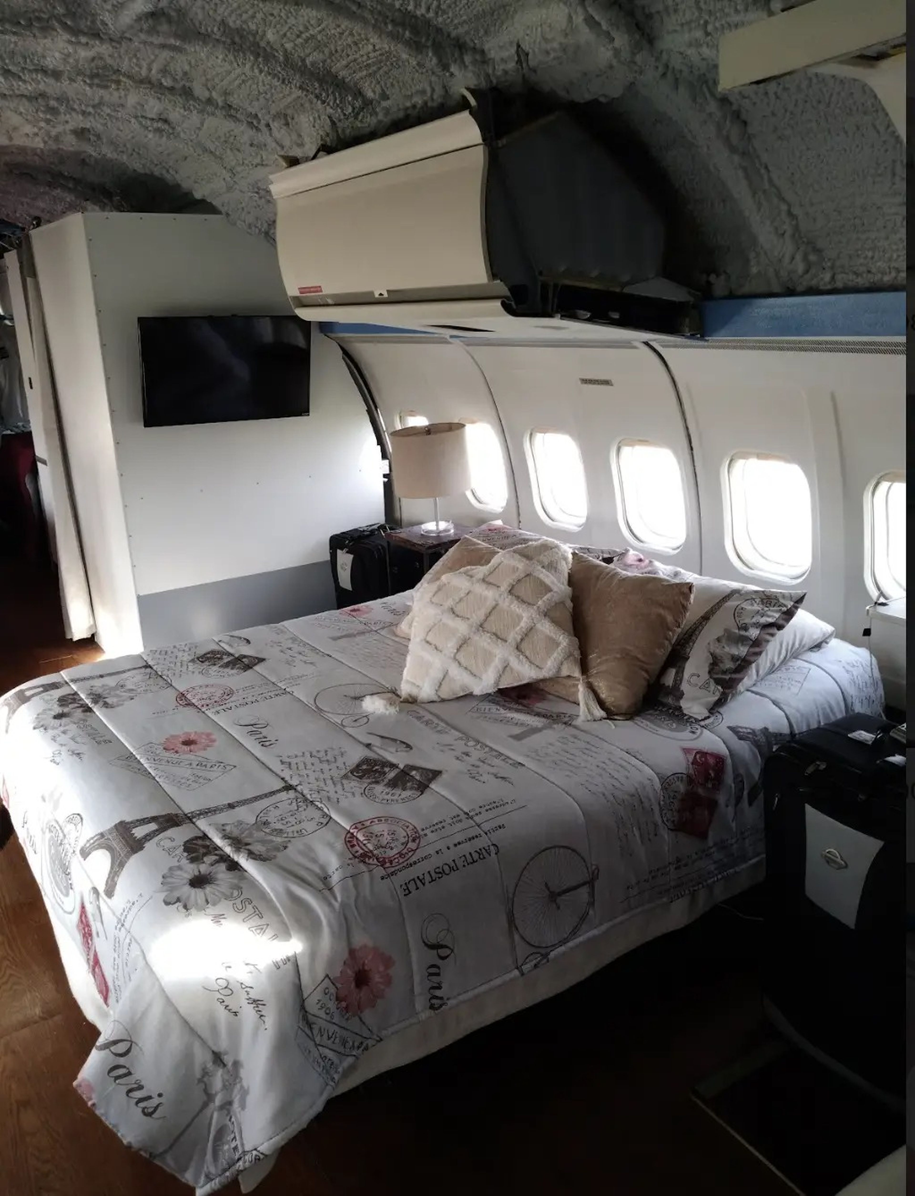 Bed in the renovated MD-80