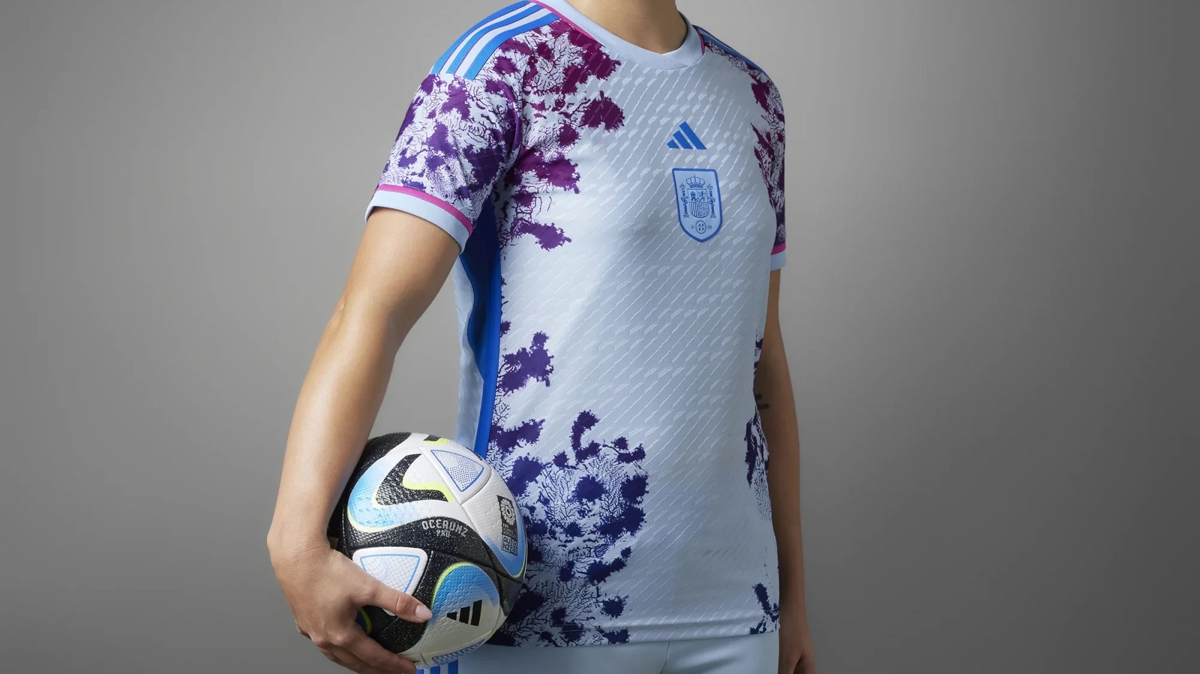 Ídolo Desfavorable La base de datos Ya puedes comprar la equipación de la selección de fútbol femenina española  para el Mundial 2023 | Business Insider España