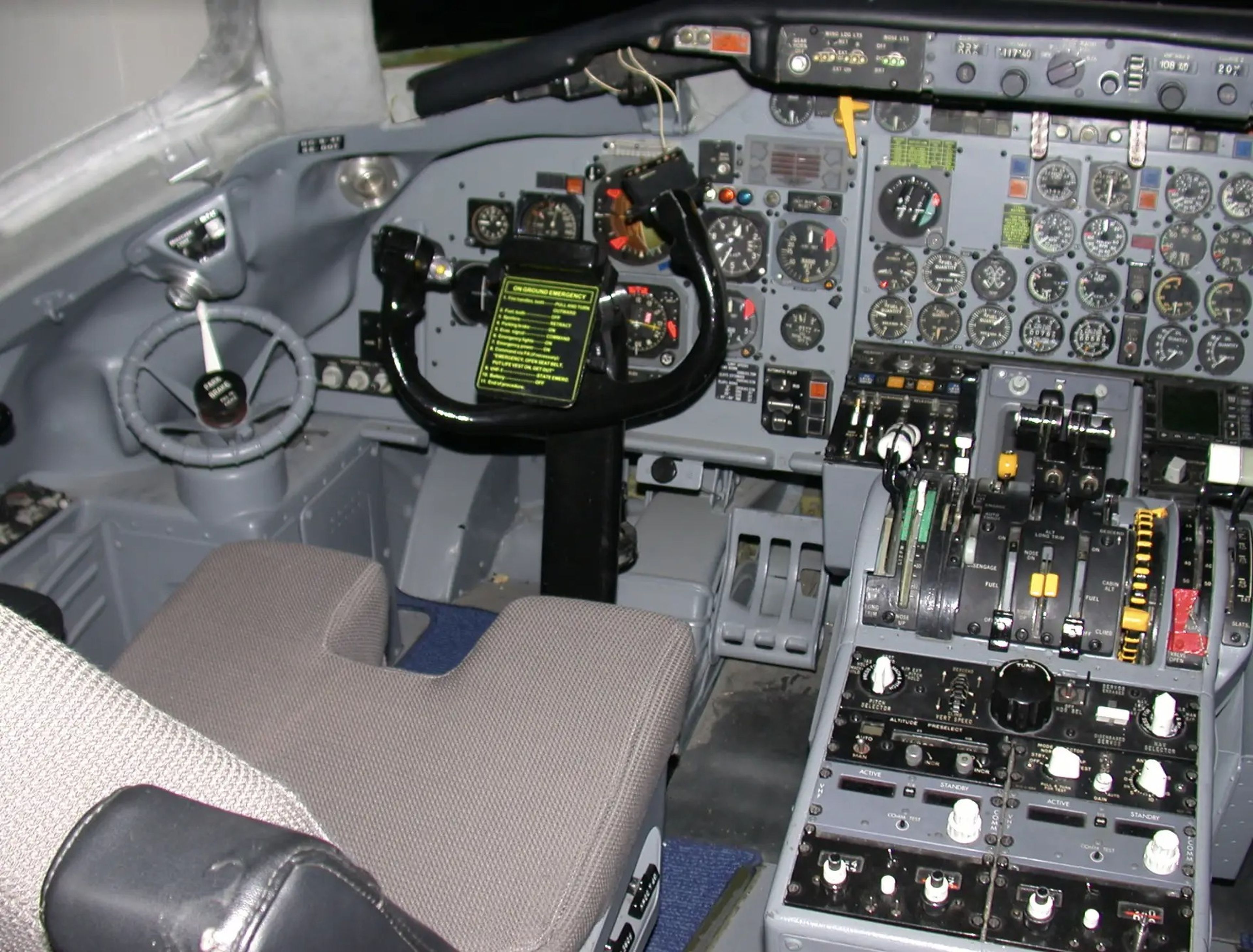 DC-9 Spirit Airlines fully restored cockpit to reflect the plane’s original 1970s interior