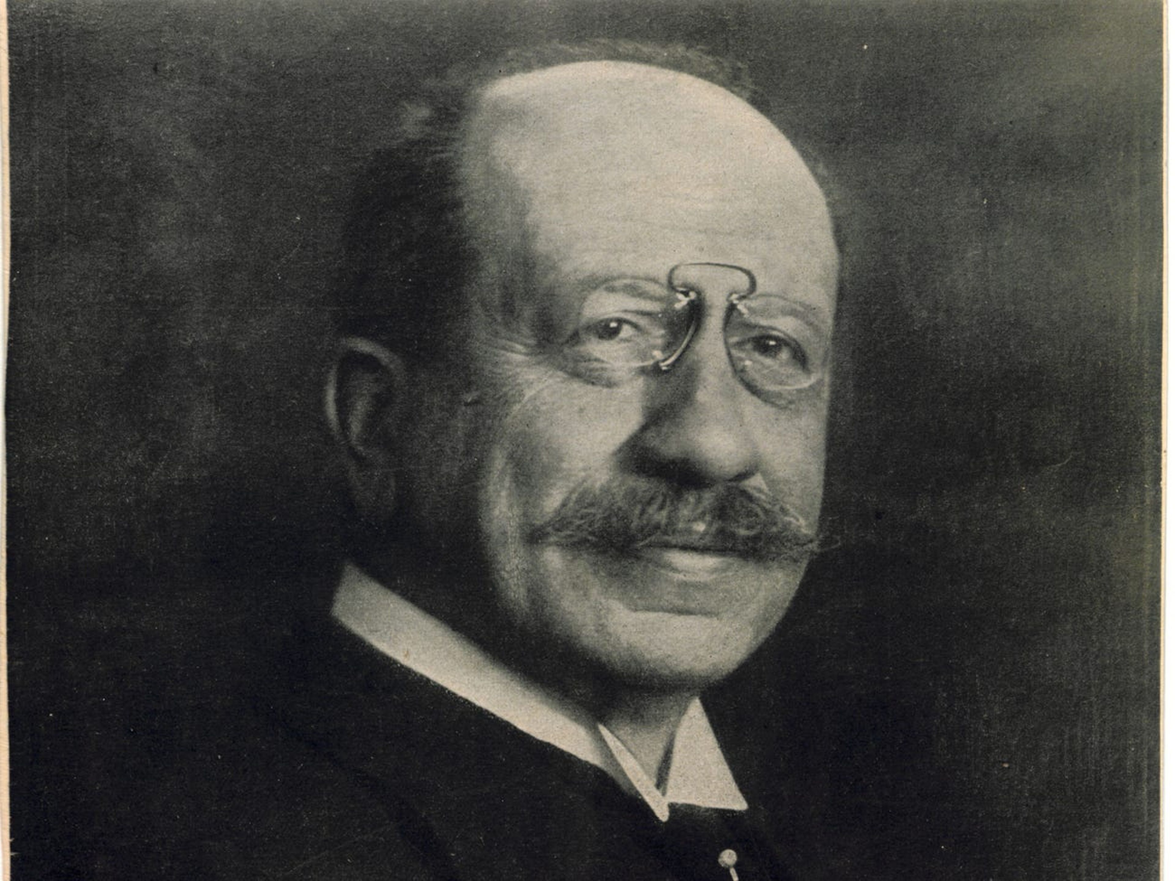 El empresario alemán Albert Ballin (1857 - 1918), director general de la naviera alemana Hamburg America Line.