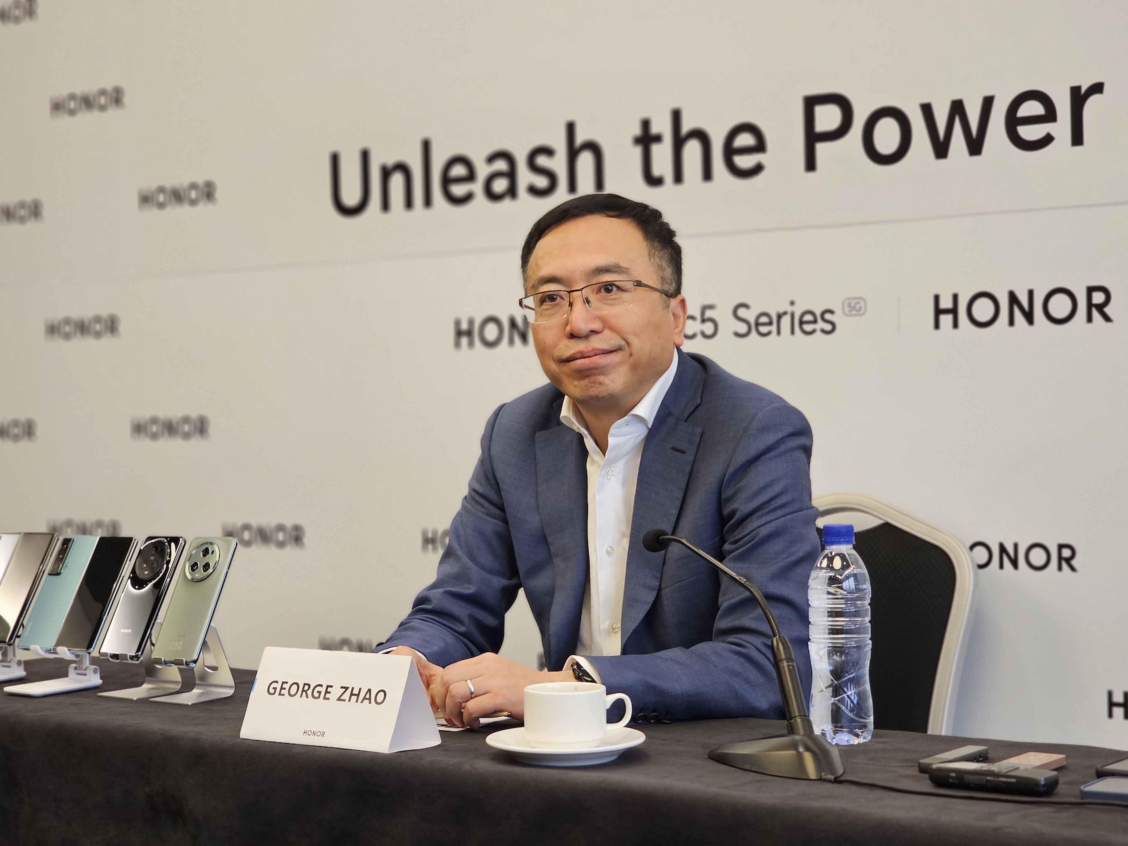 George Zhao, CEO de Honor, durante una entrevista en el MWC23.