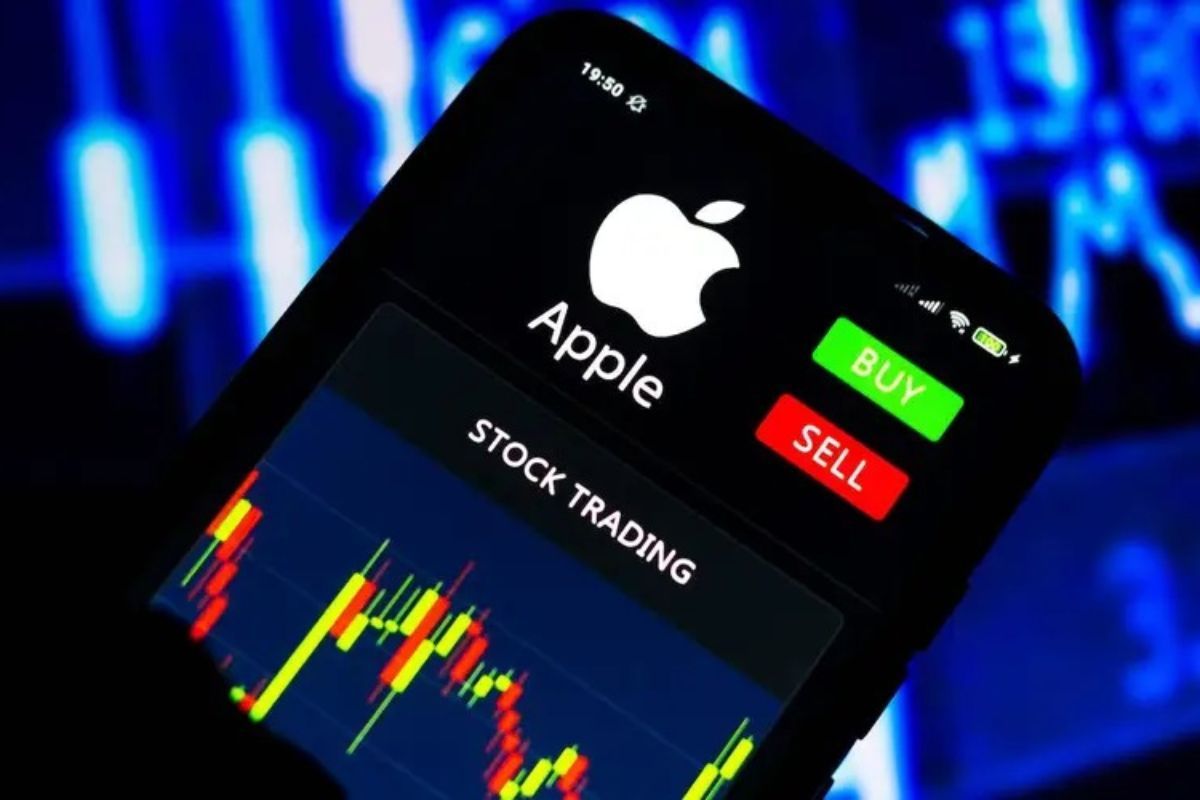 According to a leading analyst, Apple is poised to become the most secure technology stock over the next half-year.