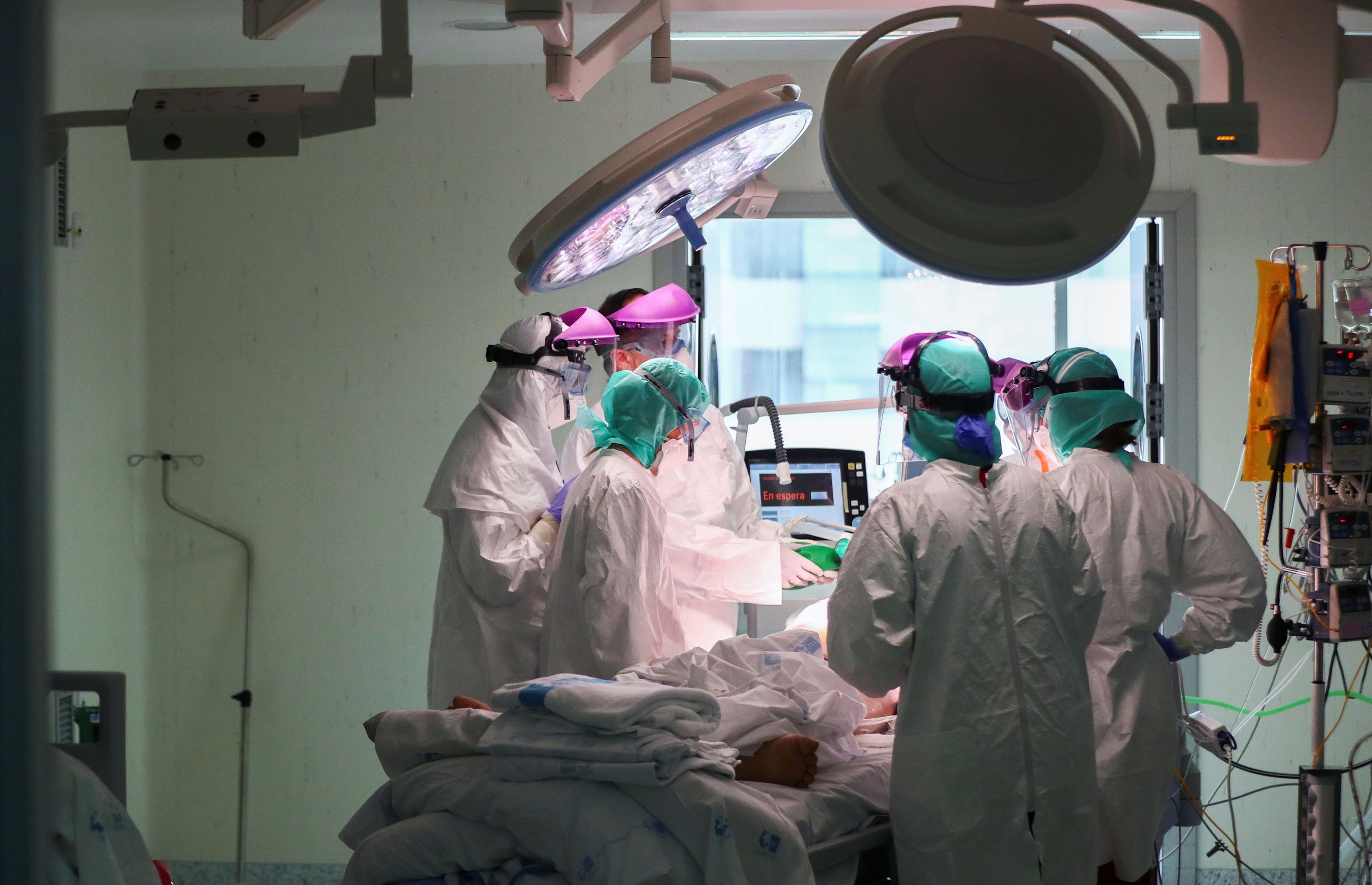 Unidad de cuidados intensivos del hospital de La Paz en Madrid, el 28 de abril de 2020.