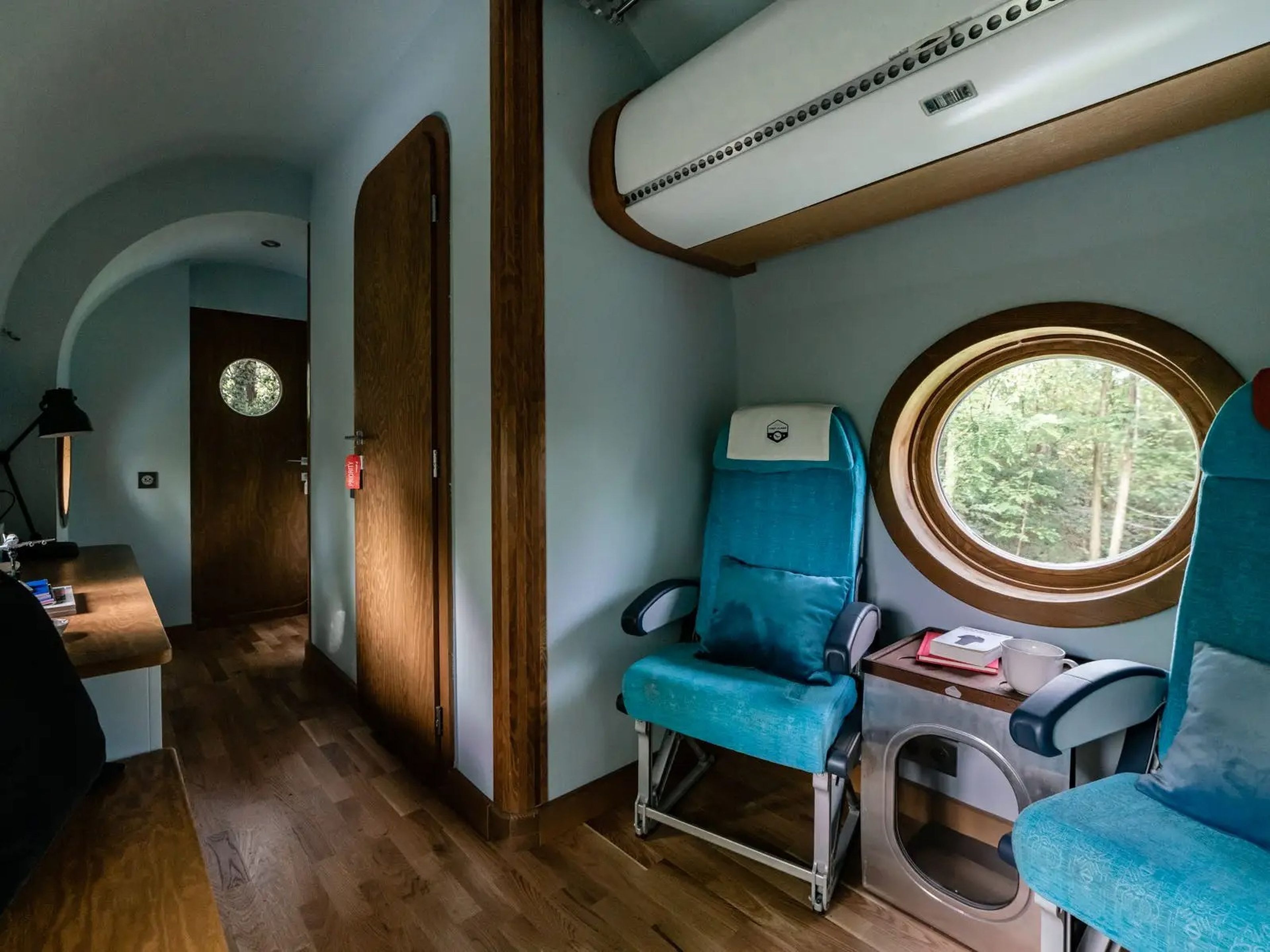 The Jet House is furnished with actual airplane seats.