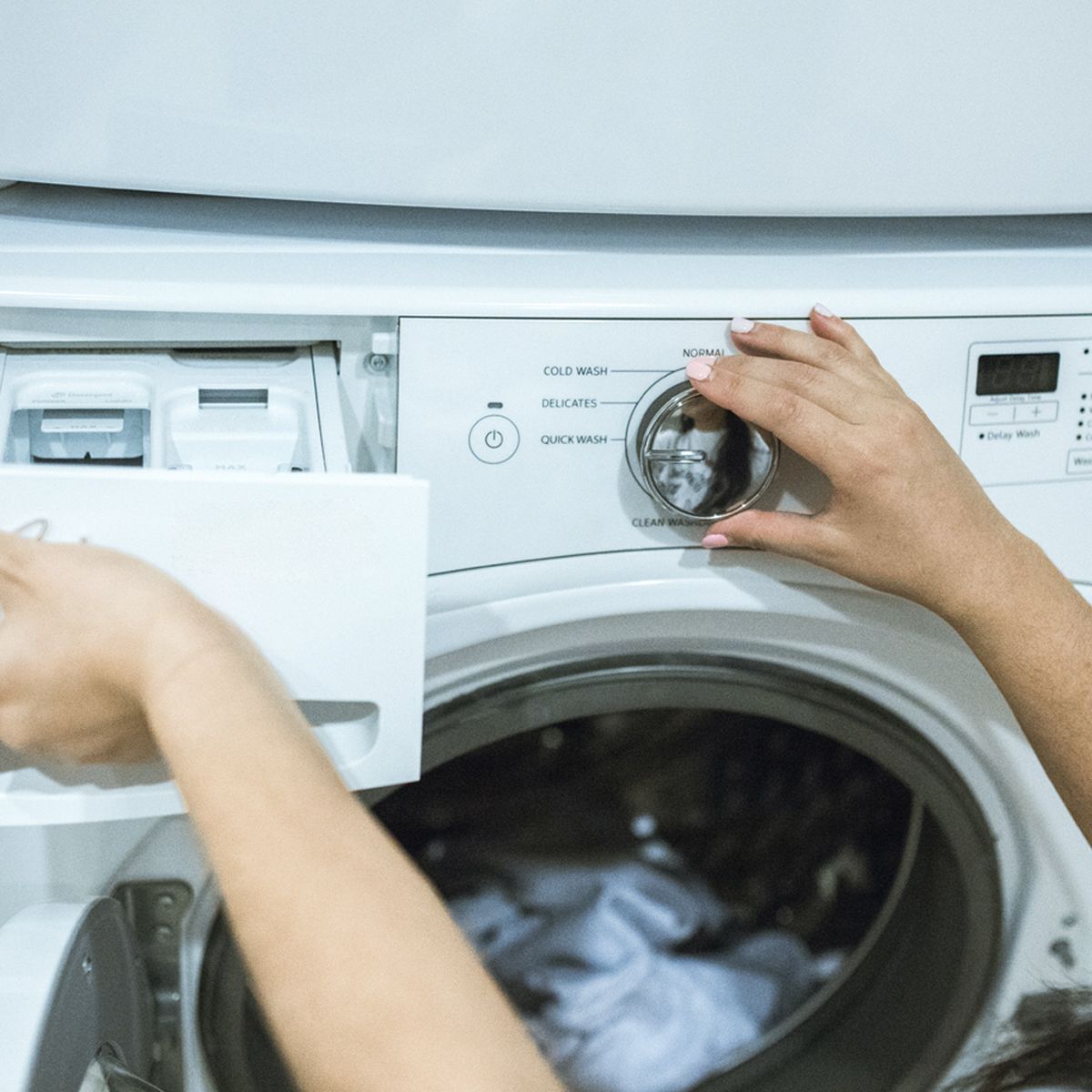 Cómo nivelar la lavadora en caso de estar desnivelada