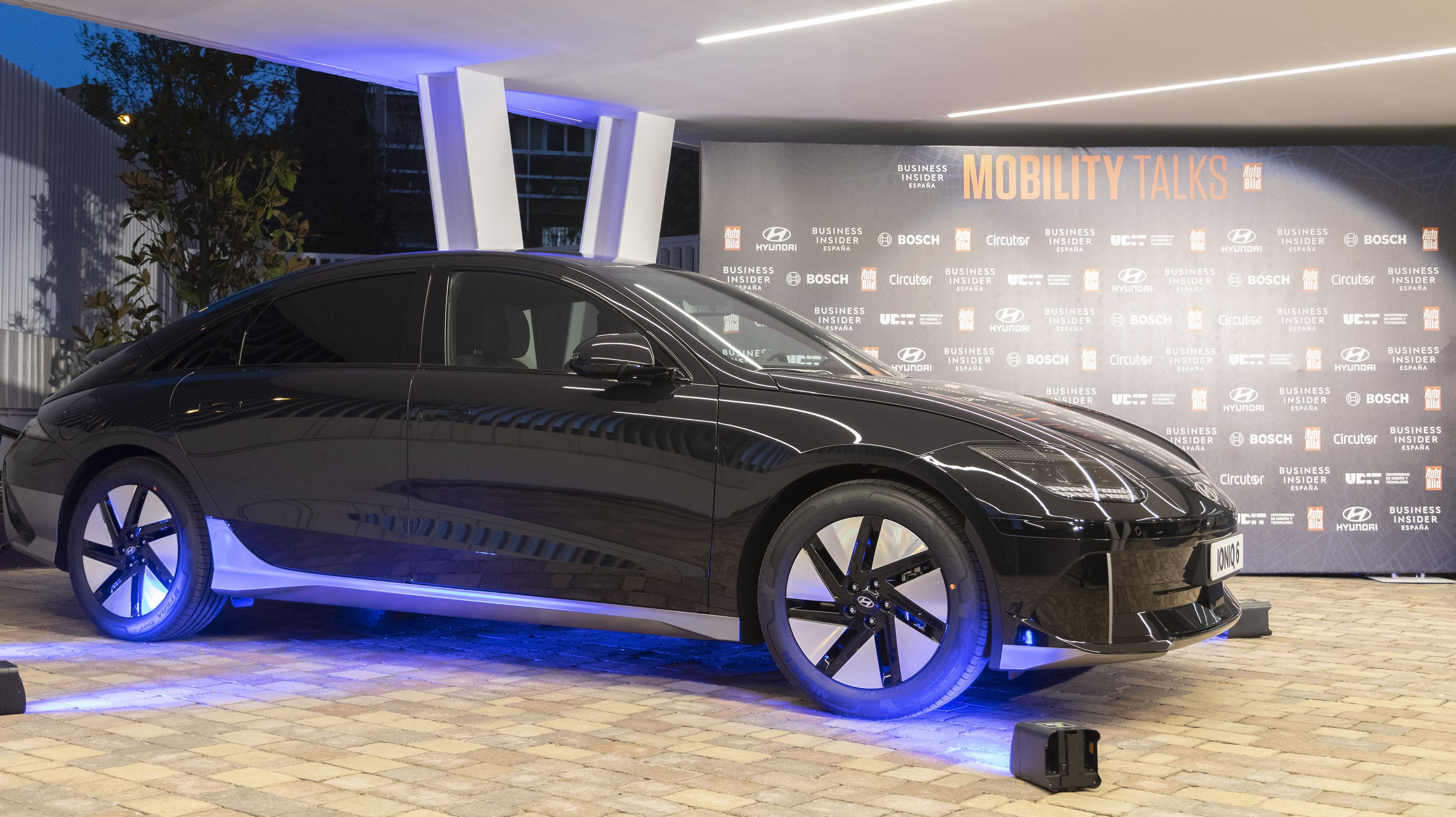 El último lanzamiento de Hyundai Motor, el nuevo modelo IONIQ 6, recibió a los invitados del evento.