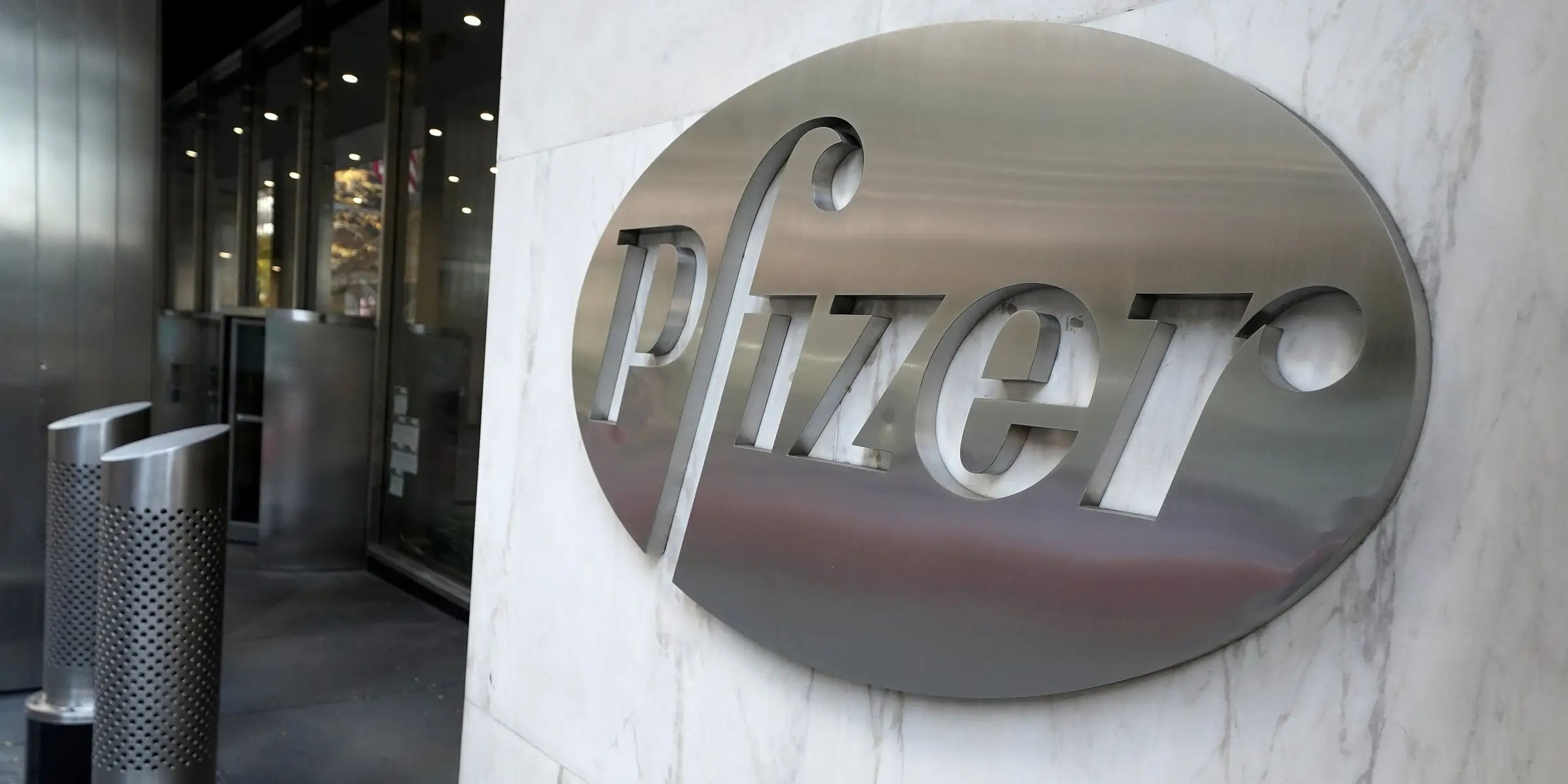 El logo de Pfizer.