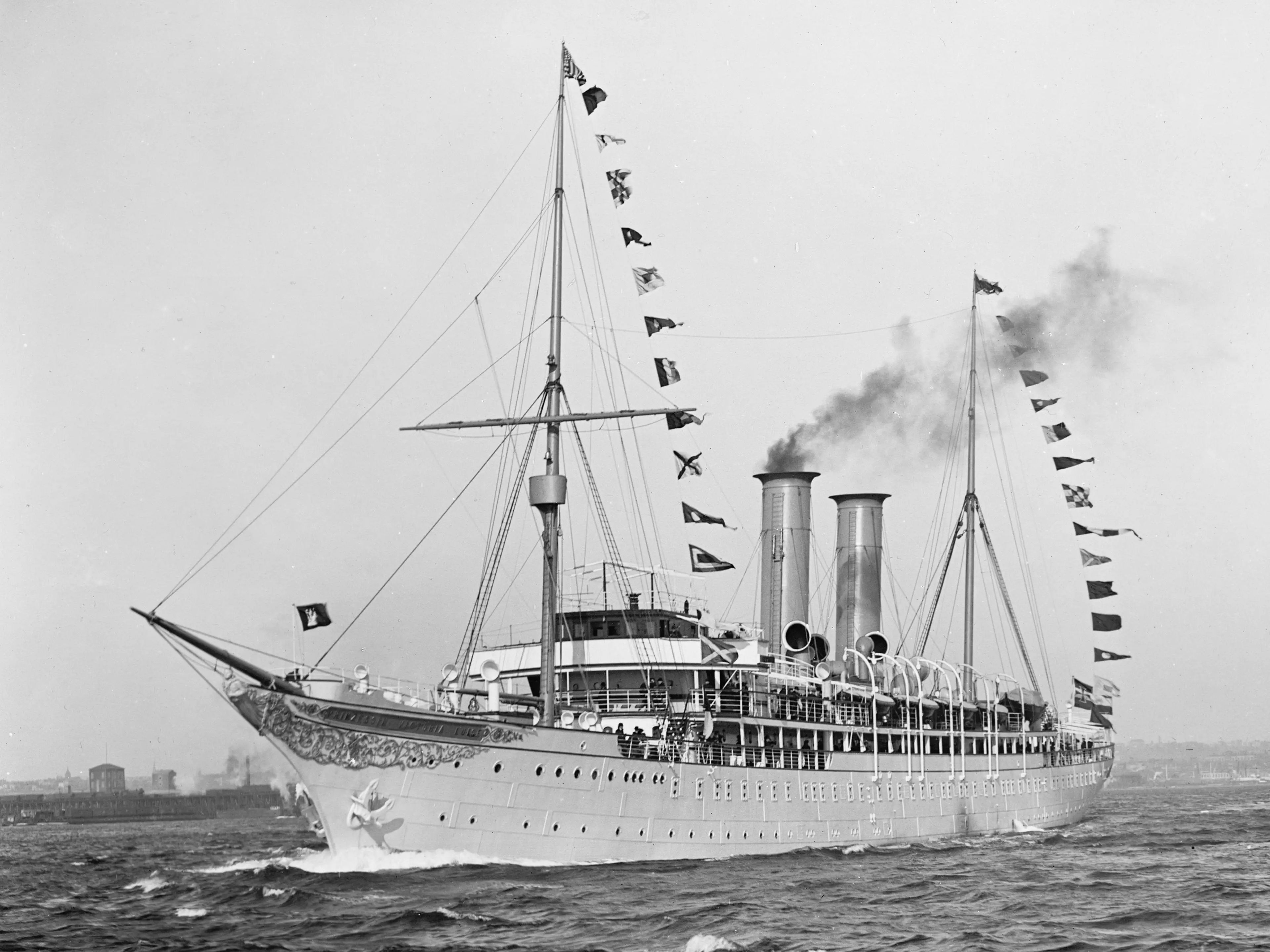 Prinzessin Victoria Luise, considerado el primer crucero del mundo.