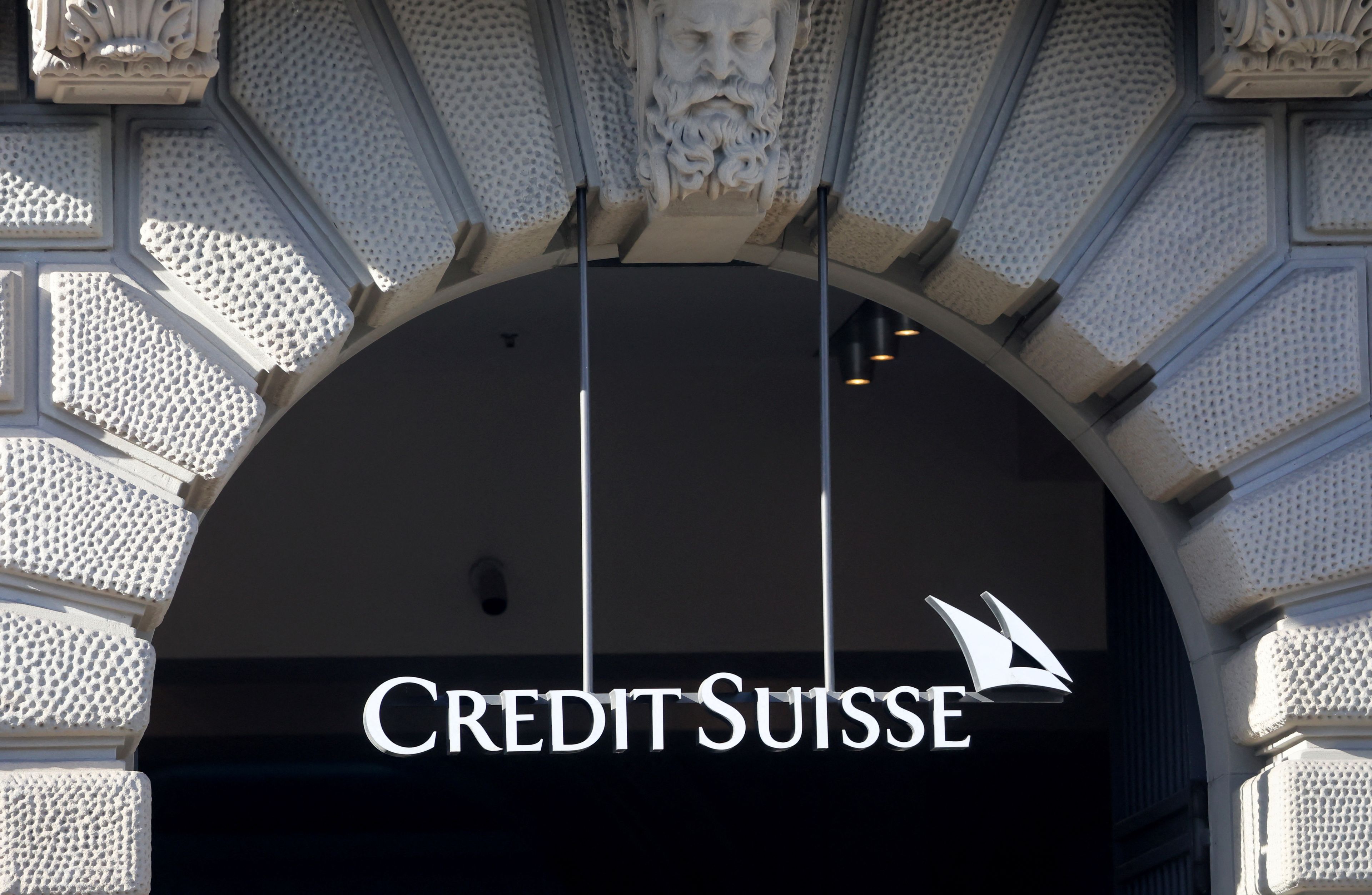 UBS negocia la compra de Credit Suisse.