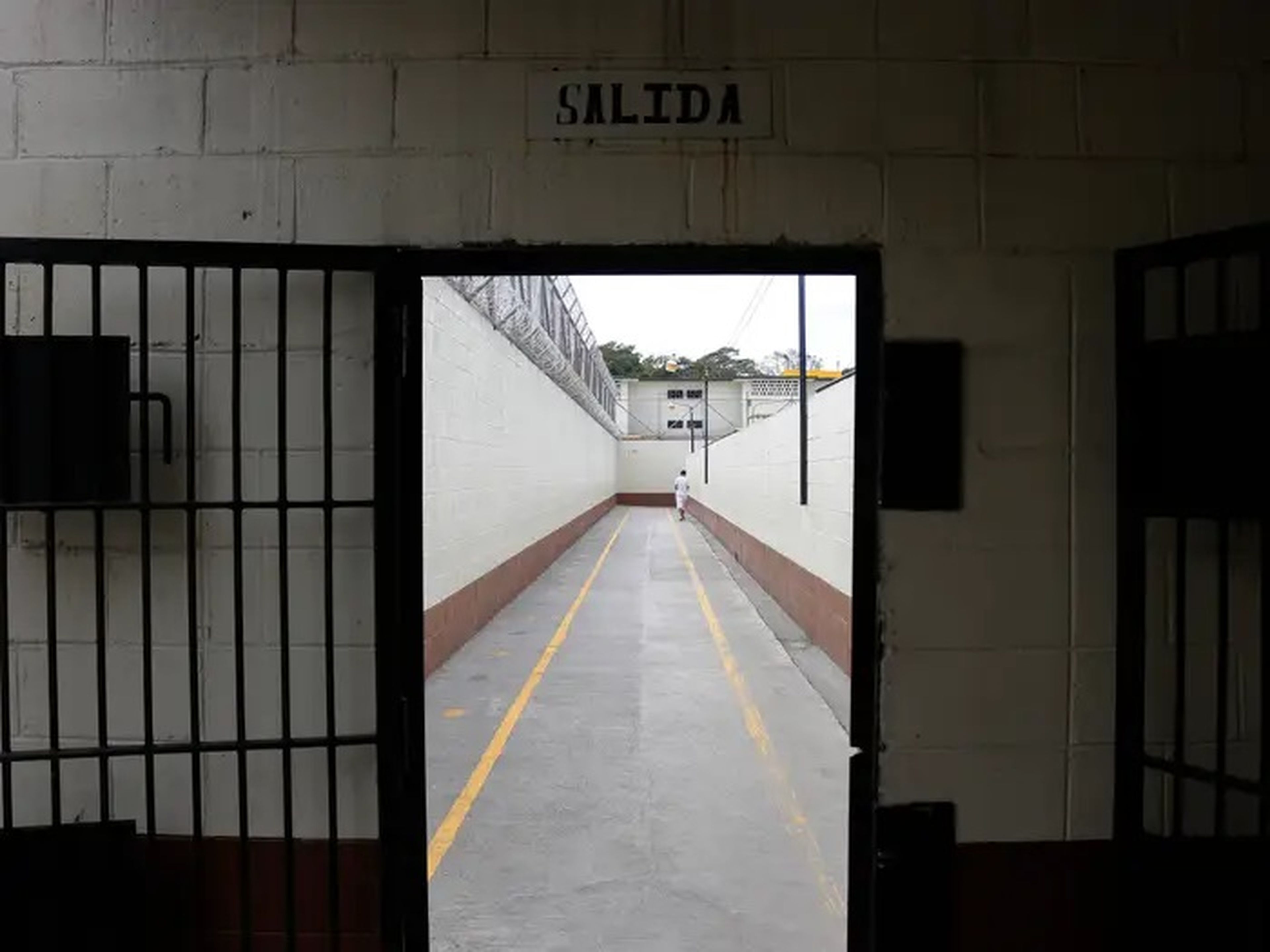 Vista general del corredor de la cárcel federal La Esperanza.
