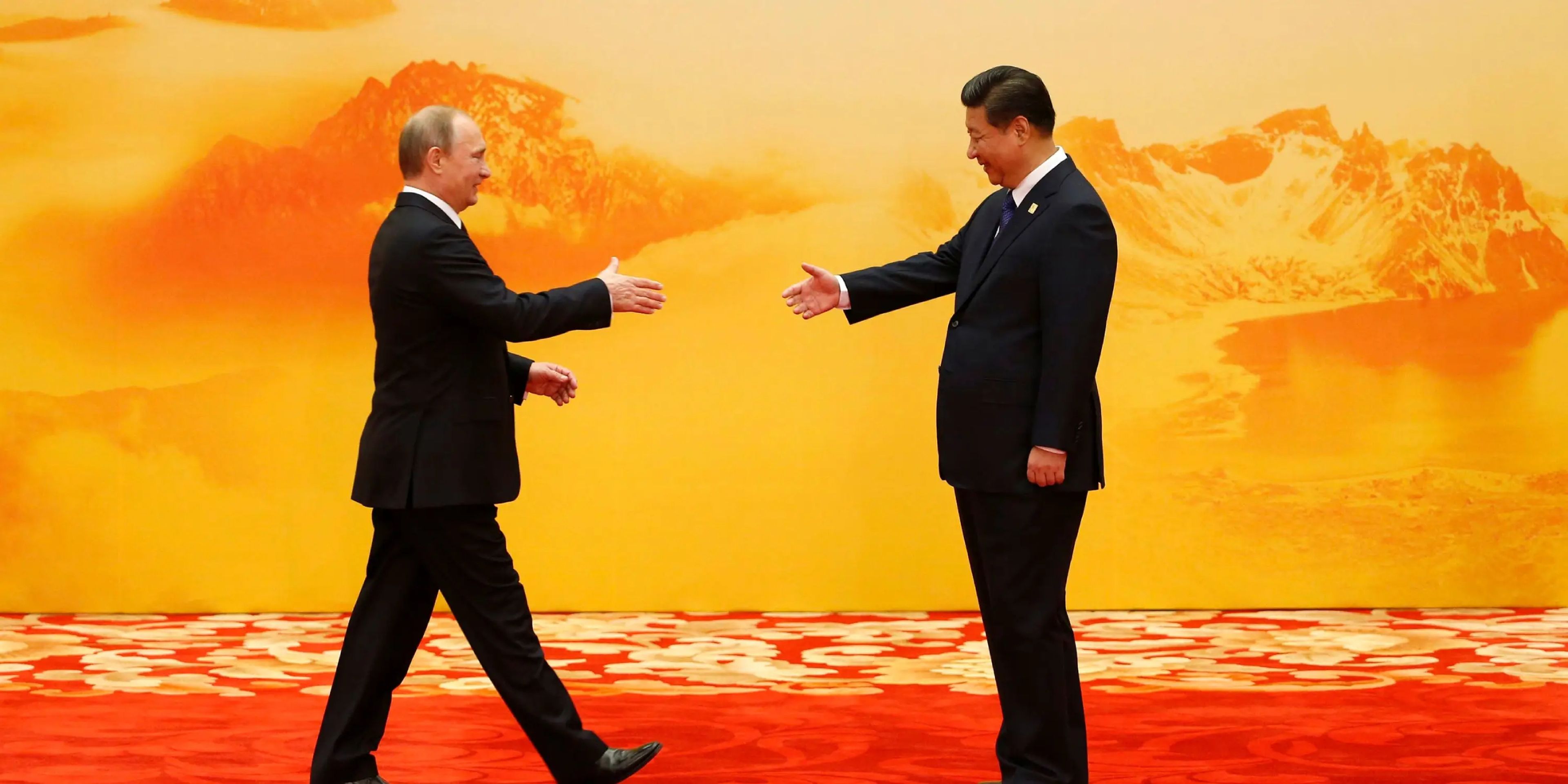 China y Rusia han liderado el movimiento de desdolarización en el último año. 
