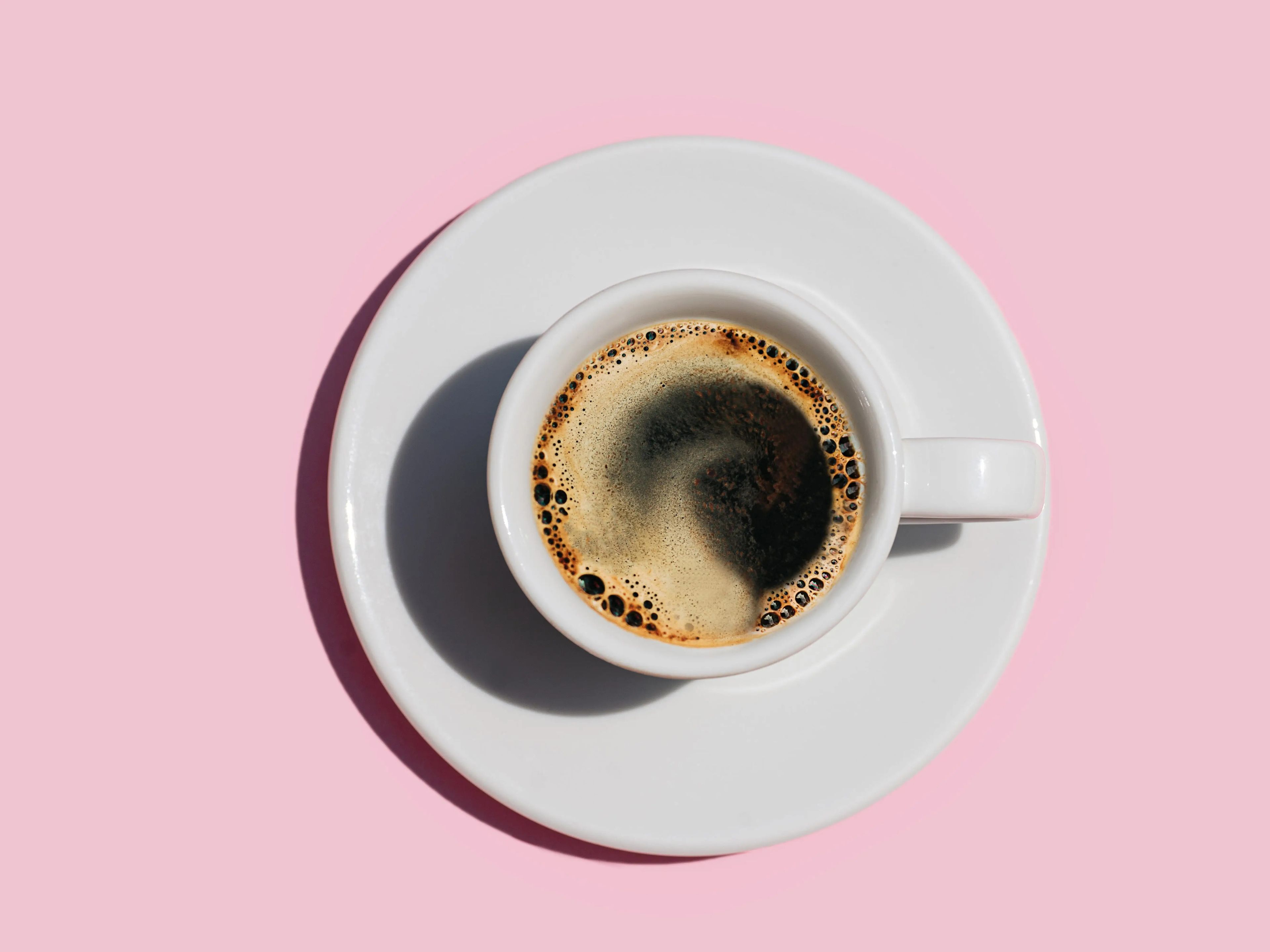 Beber de 2 a 3 tazas de café al día podría estar relacionado con vivir más tiempo.