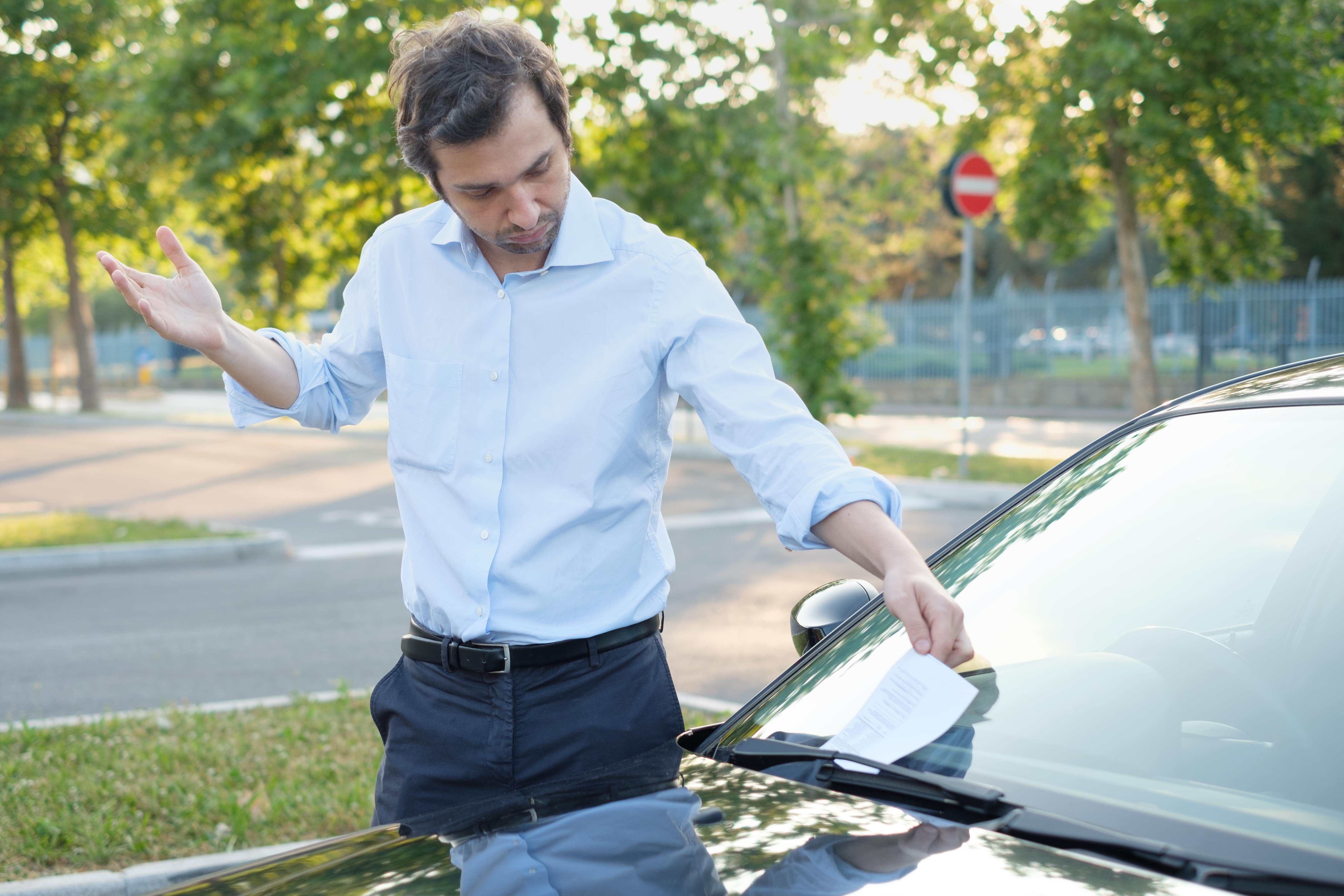 Multas De Hasta 3.000 Euros Que Puede Ponerte La DGT Aunque Tengas El ...