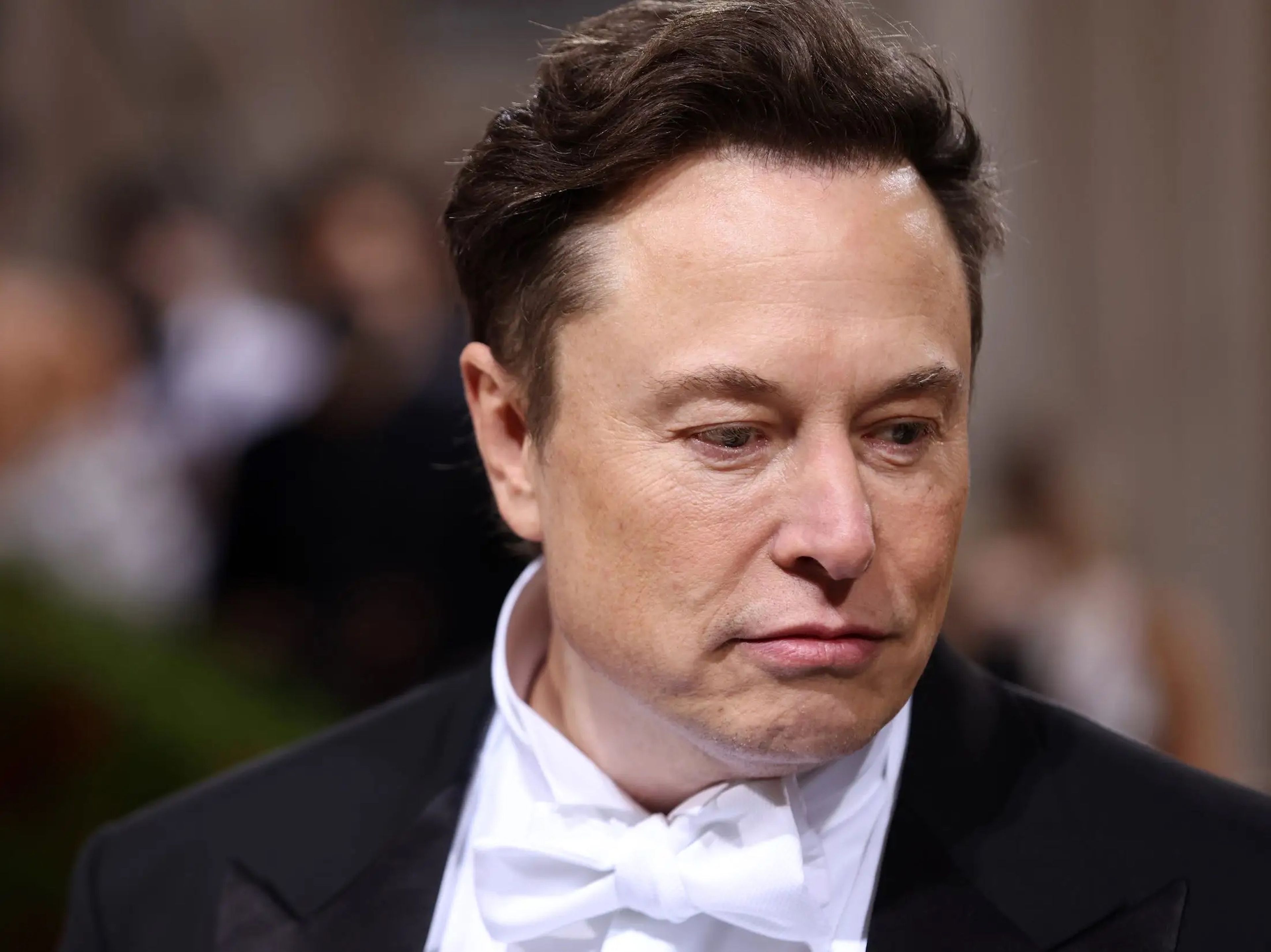 Elon Musk pierde casi 13.000 millones de dólares.
