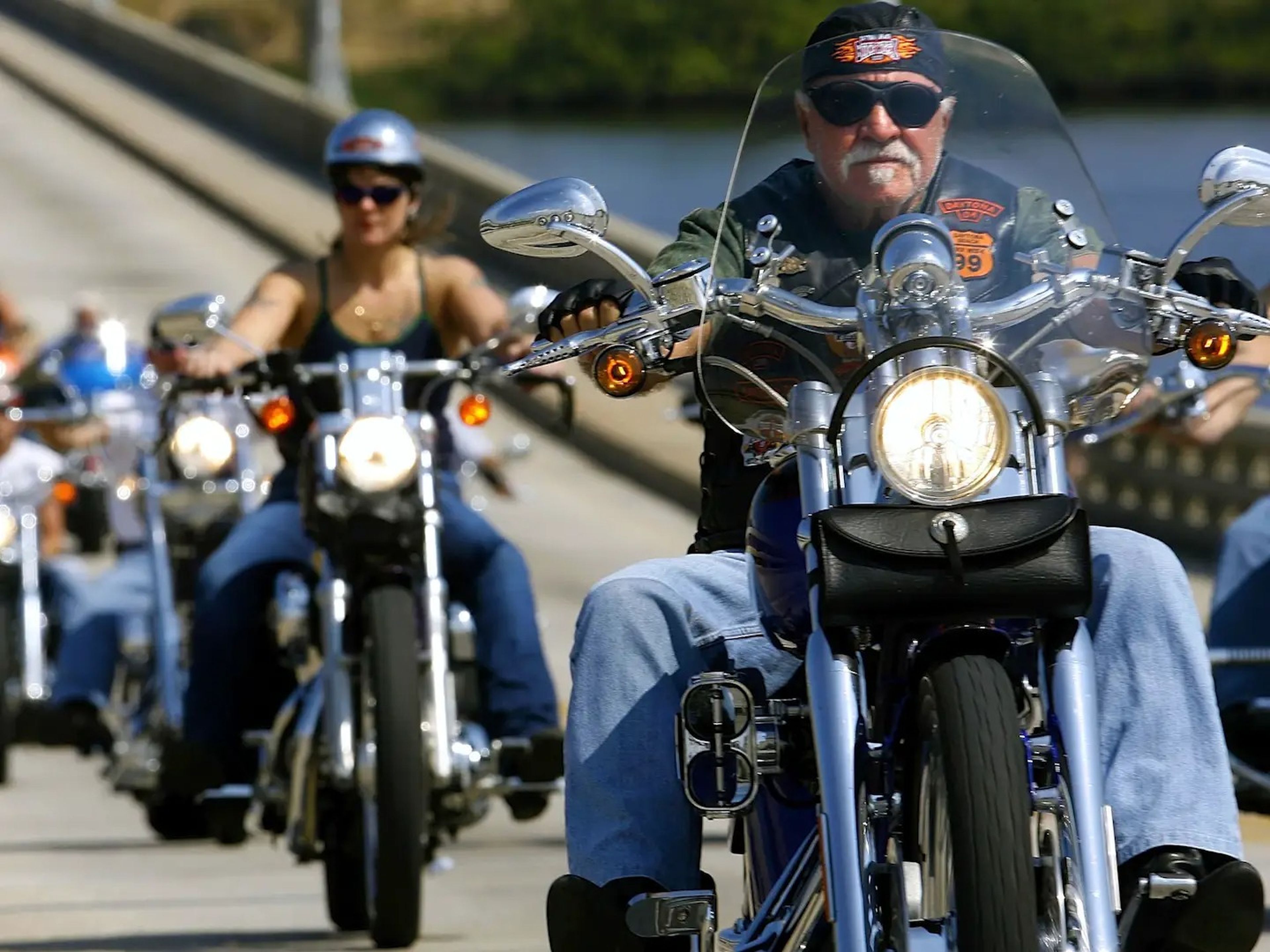 Moteros de Harley Davidson.