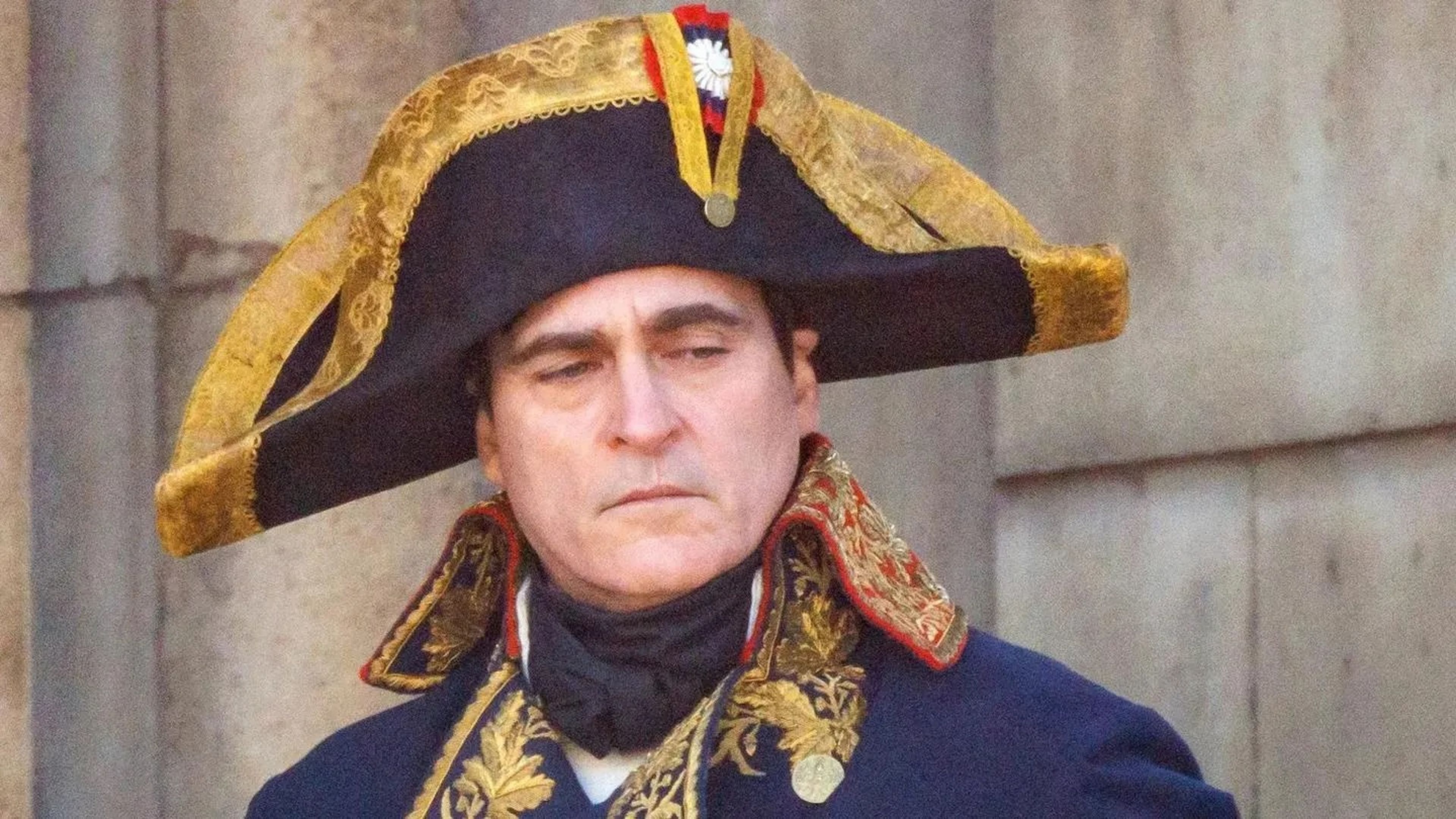 El actor Joaquin Phoenix en el papel de Napoleón producida por AppleTV.
