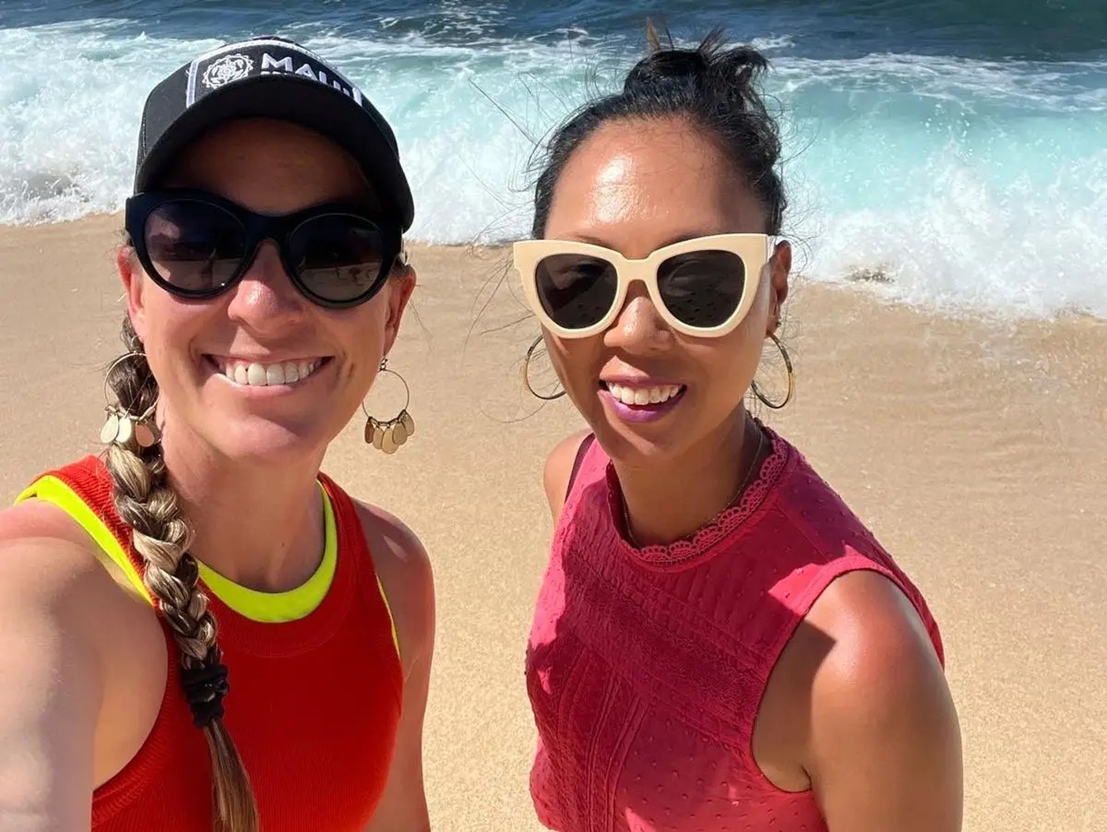 Joseé Rose, autora de este artículo (derecha) y su mejor amiga en un viaje en Hawaii.