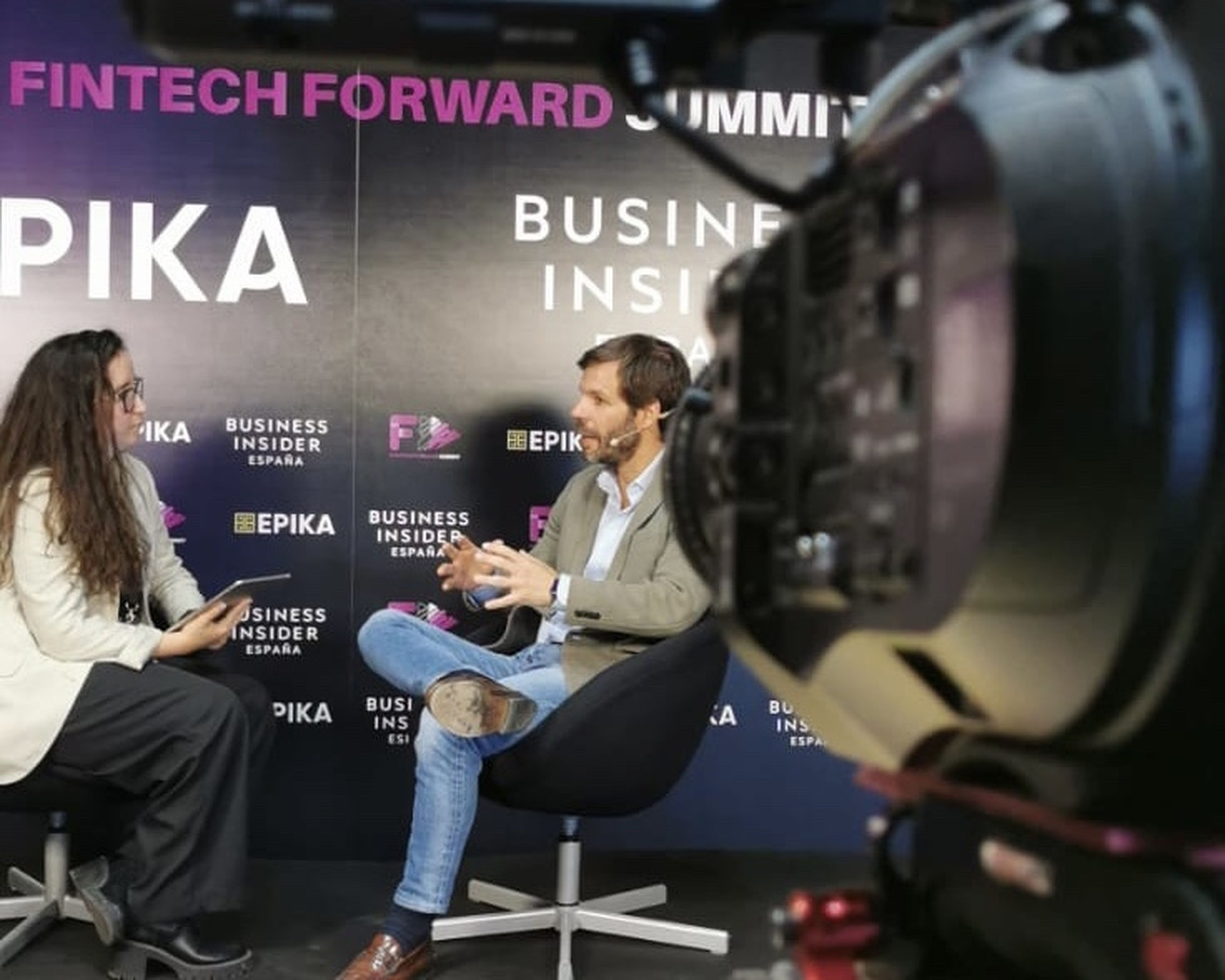 Kamila Barca, editora de Finanzas Personales de 'Business Insider España' entrevistando a Eduardo Peralta, cofundador de Finsei.
