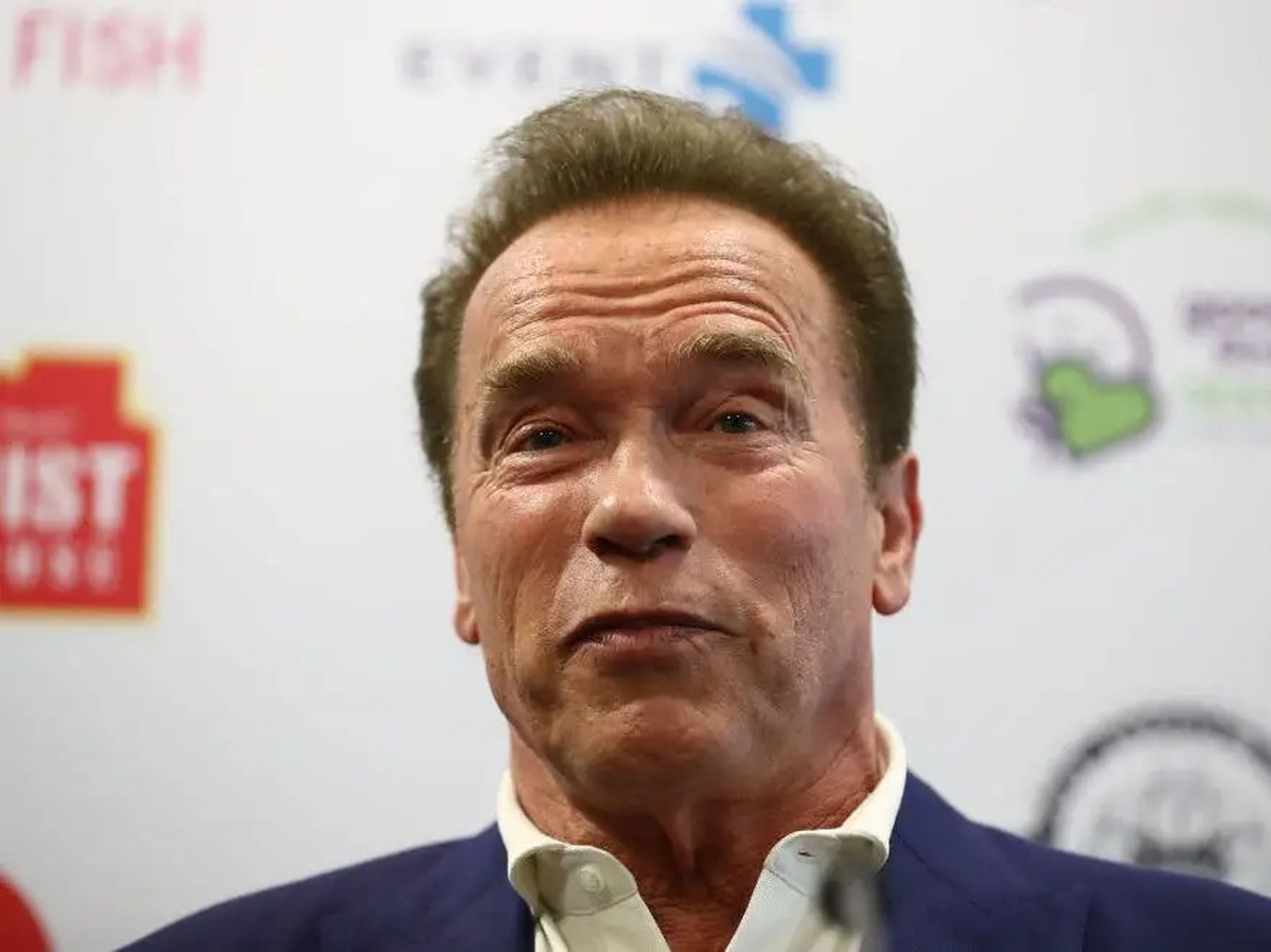 Arnold Schwarzenegger hace ejercicio todos los días y sigue una dieta principalmente vegana.