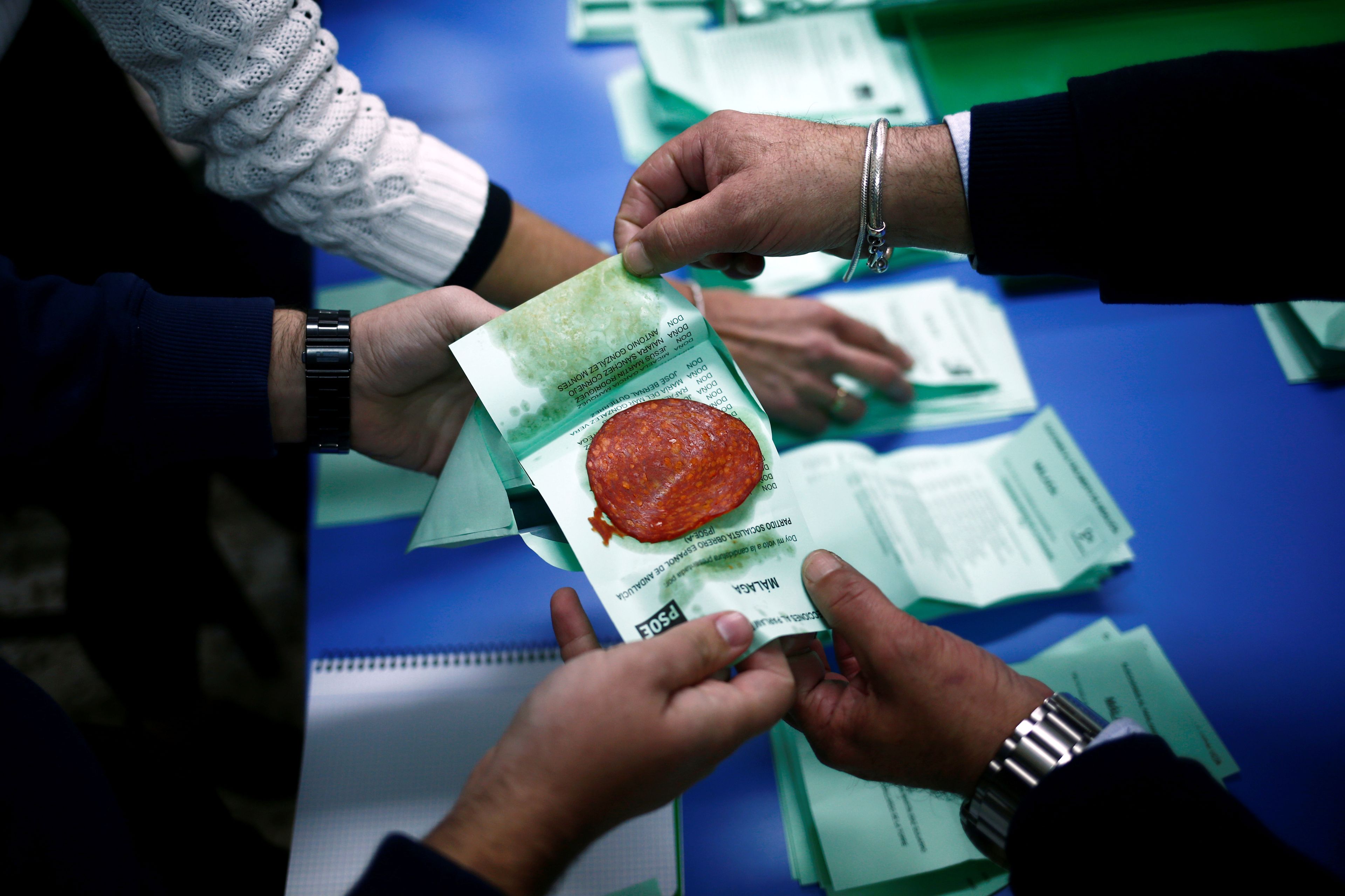 Chorizo en un voto, elecciones en España, voto nulo