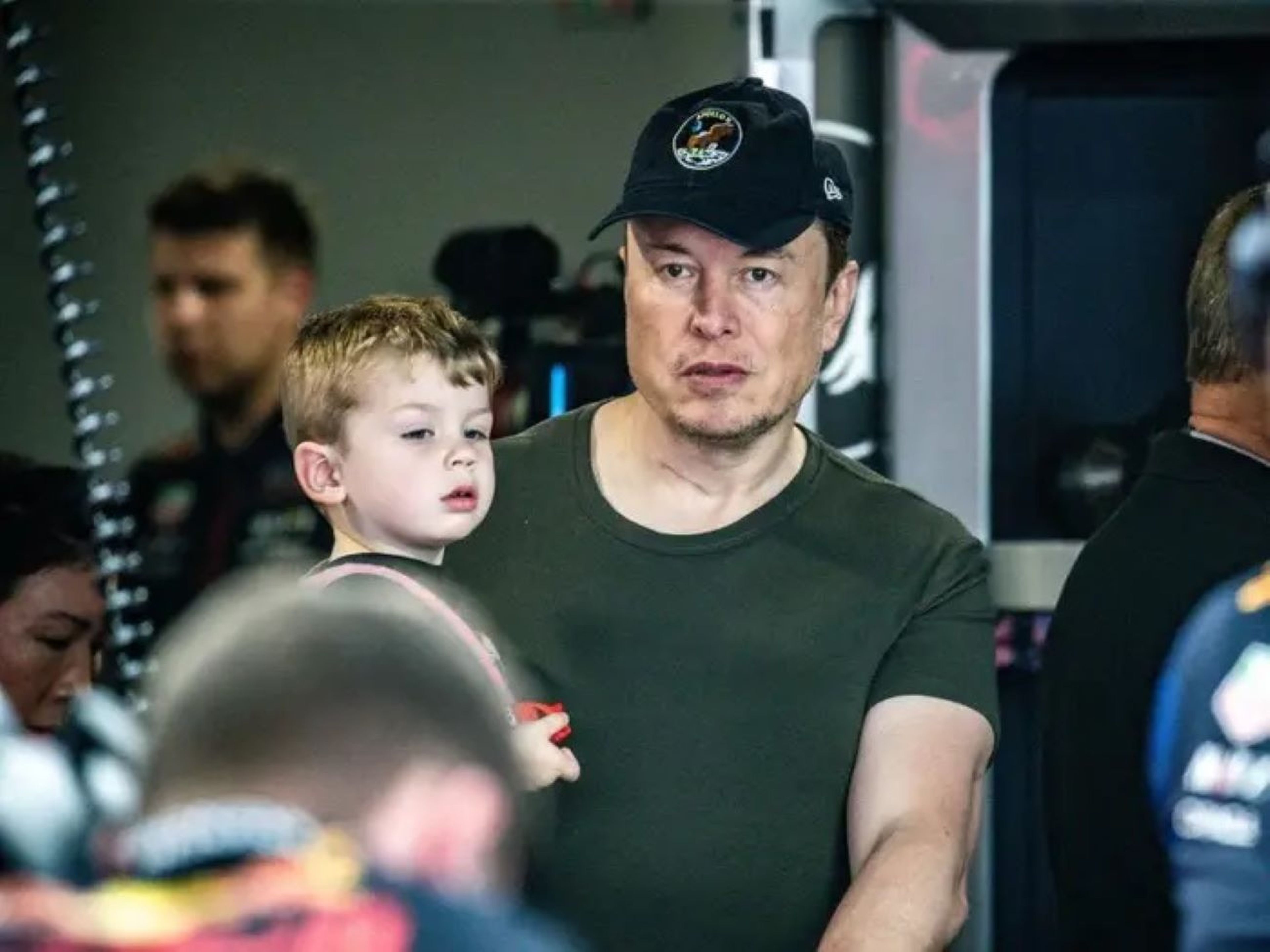 Elon Musk, con su hijo