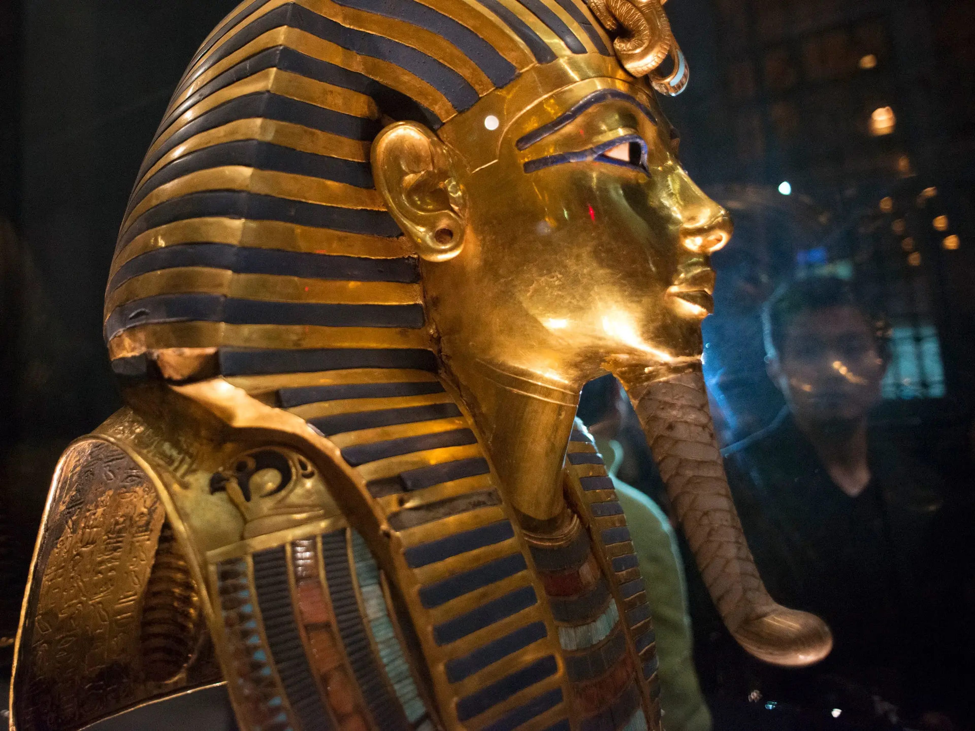 La máscara del rey Tutankamón, que fue encontrada dañada y pegada de nuevo, en el Museo Egipcio de El Cairo el 24 de enero de 2015.