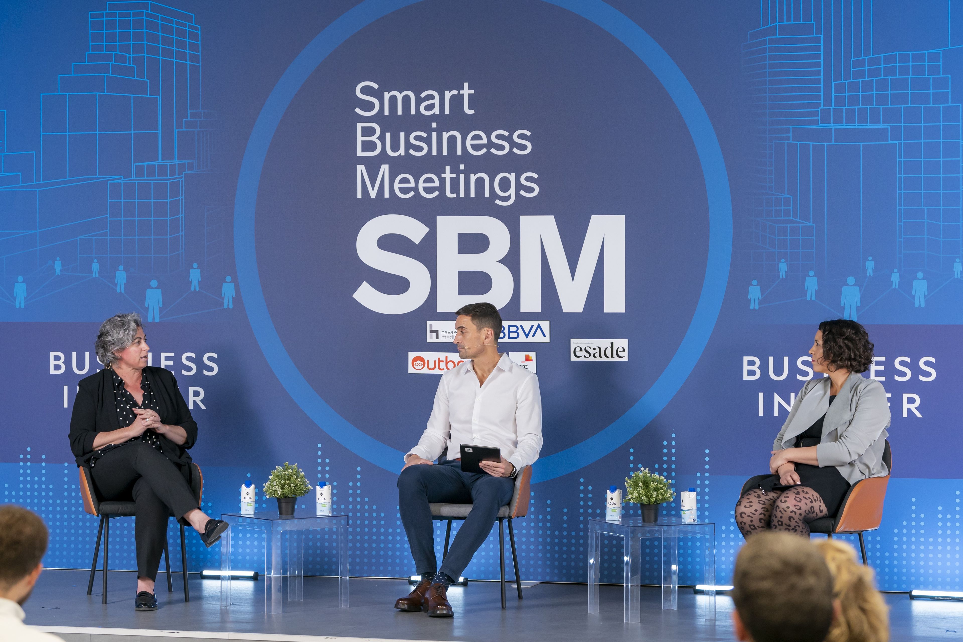 De izquierda a derecha: Cristina Aranda, de Big Onion y Mujeres Tech; Manuel del Campo, CEO de Axel Springer España; y Vanesa Alarcón, de Ecija Abogados.