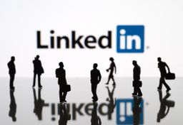 LinkedIn añade una nueva herramienta de IA para ayudar a los solicitantes de empleo a ser contratados.