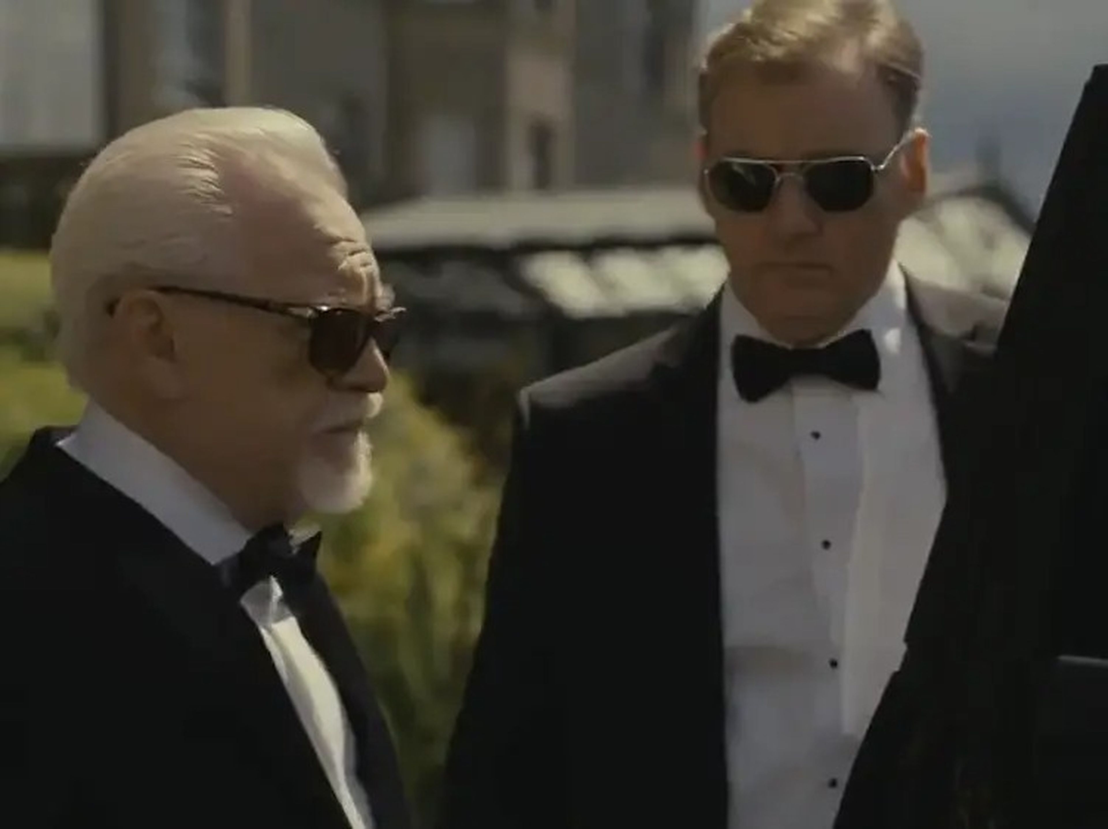 Logan Roy, el patriarca de la familia, y Colin, su guardaespaldas, durante la segunda temporada de 'Succession'.