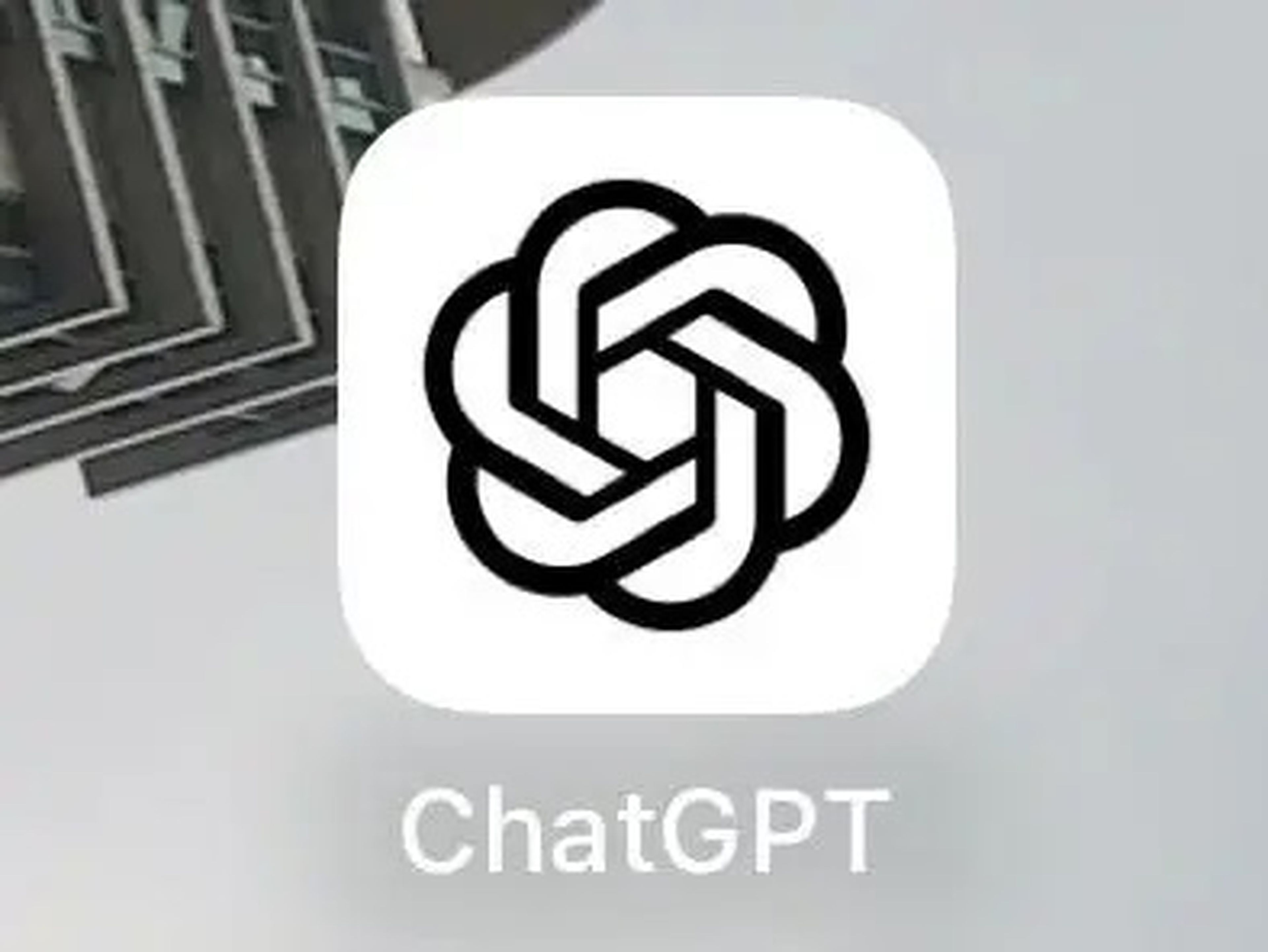 OpenAI ha lanzado su aplicación oficial ChatGPT para usuarios de iPhone.