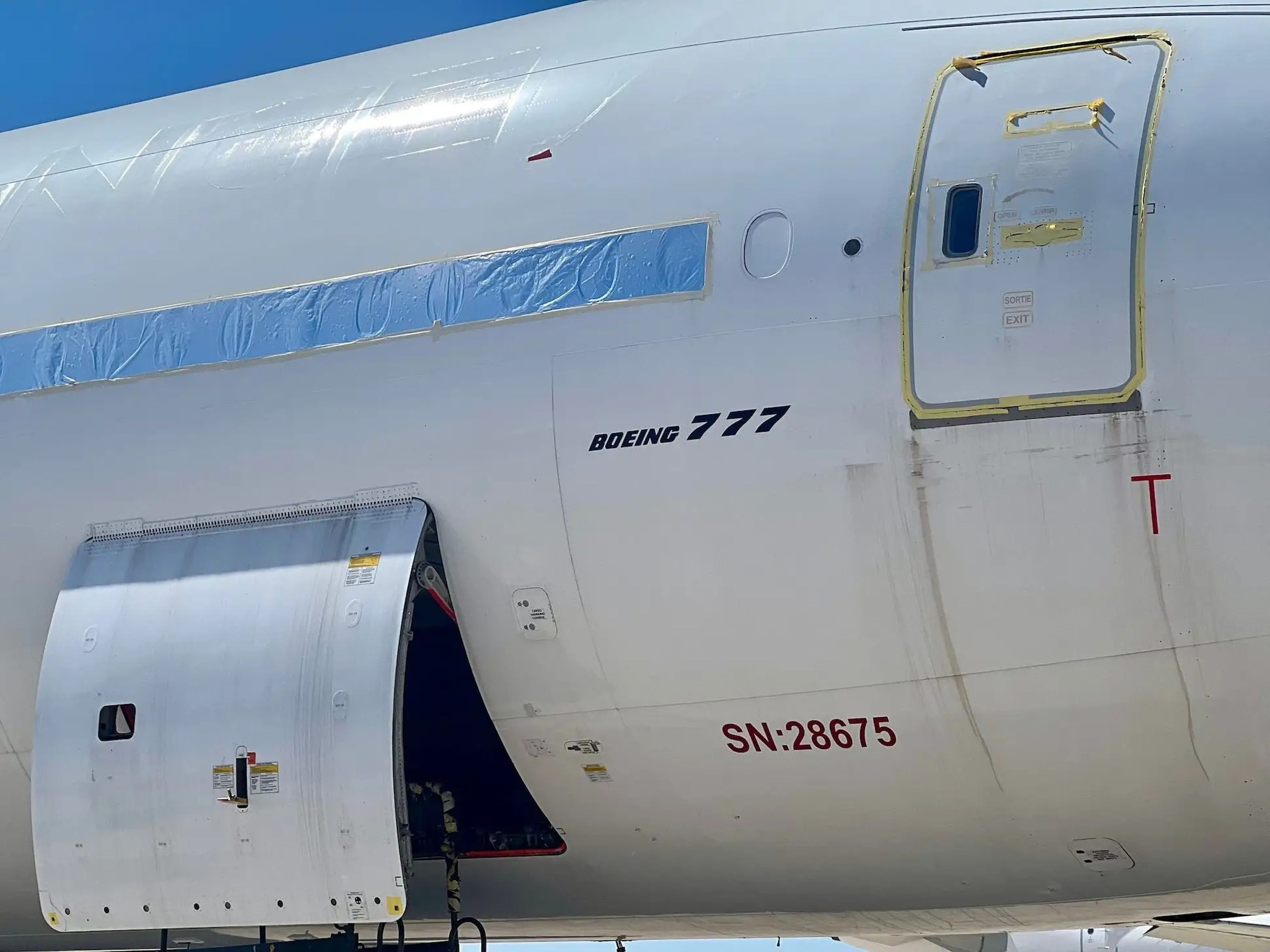 Un Boeing 777 en mantenimiento.