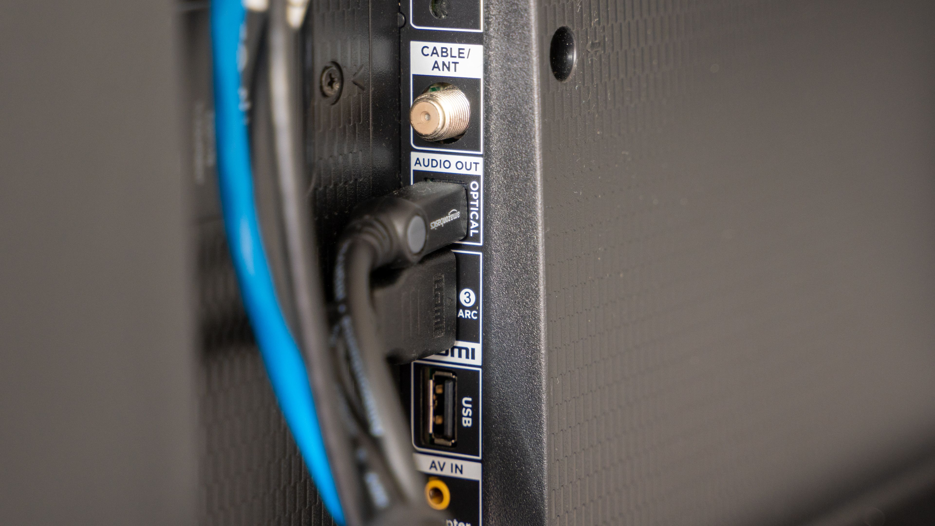 Para qué sirven los puertos USB que están detrás del televisor?