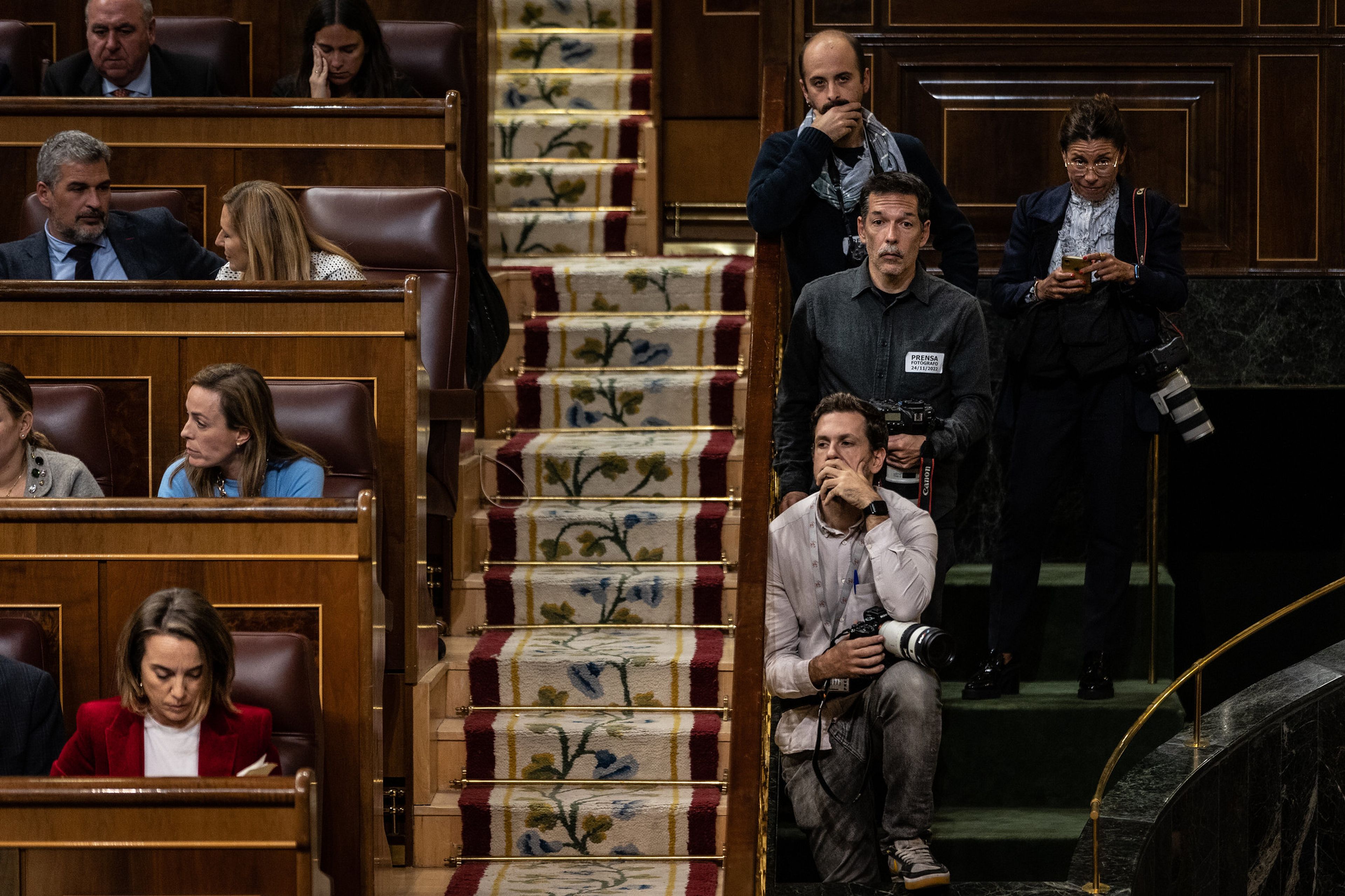 Fotógrafos del Congreso de los Diputados junto a la bancada del PP.