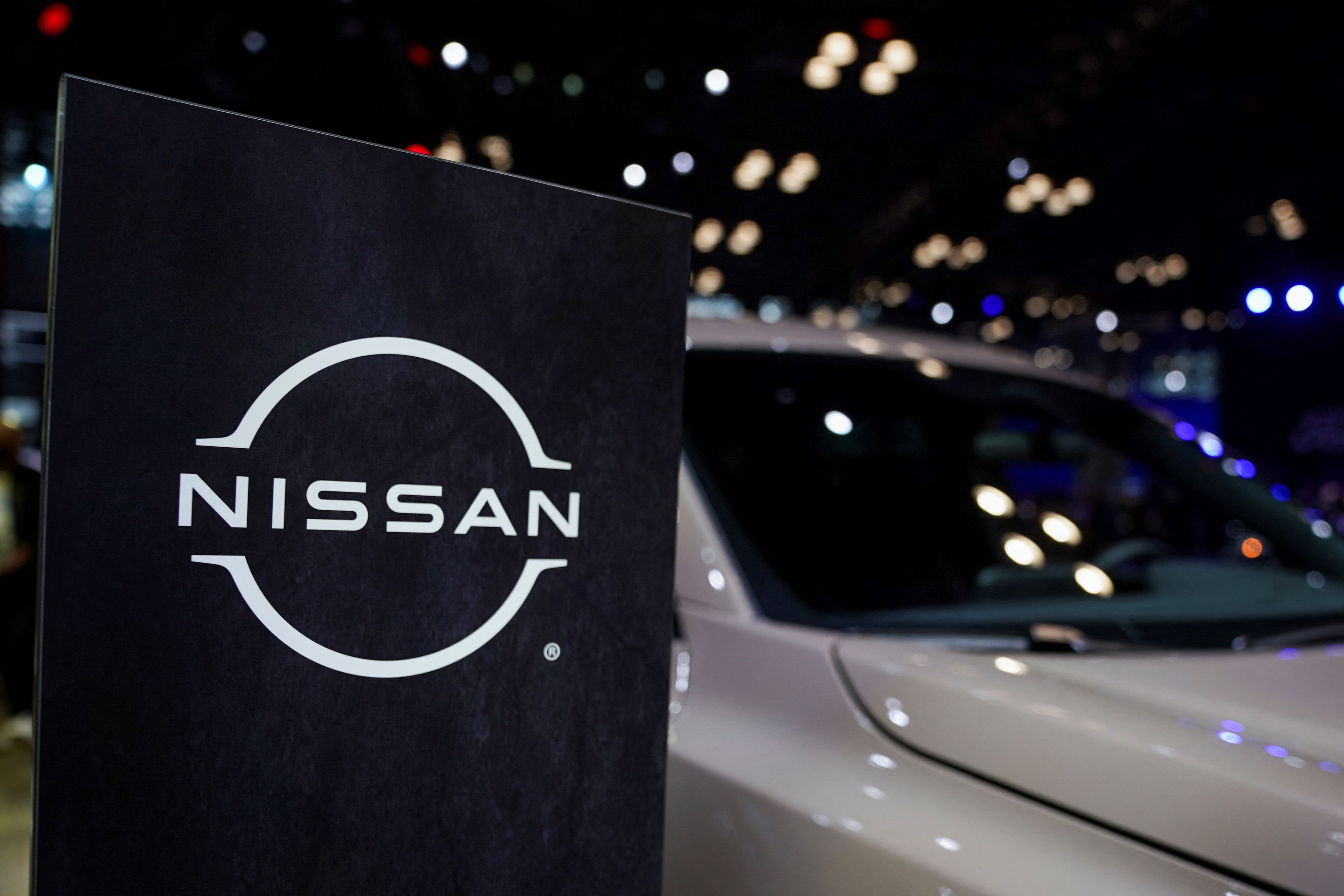 El logo de Nissan en el Salón de Nueva York.