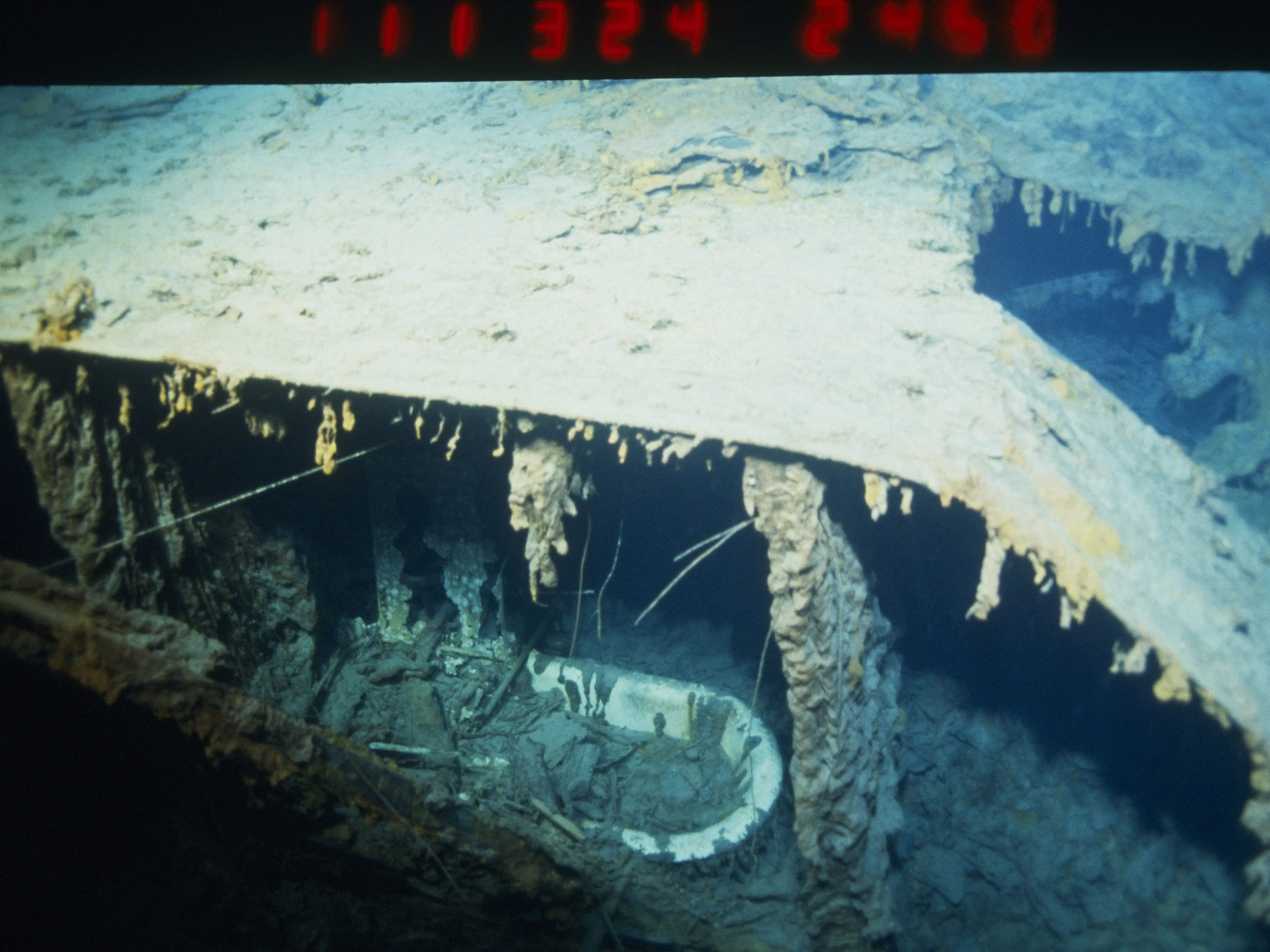 Los restos del Titanic, con una bañera visible, en una foto tomada en 1996.